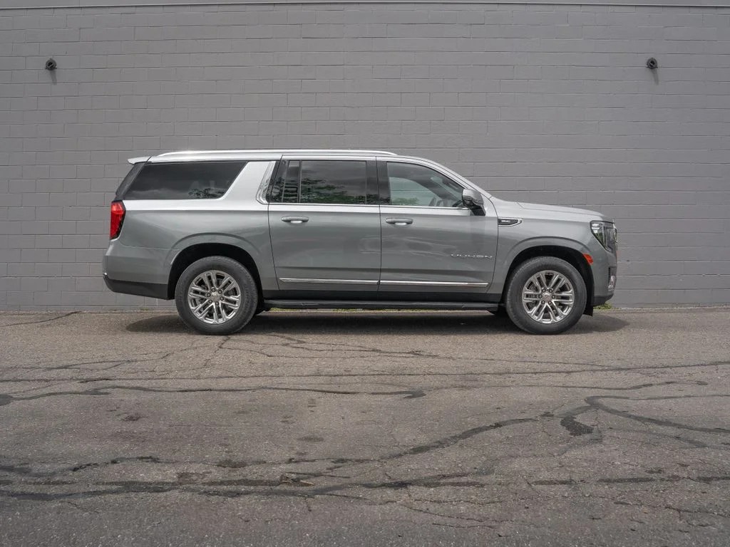 Used 2023 Sterling Metallic GMC SLT image 8