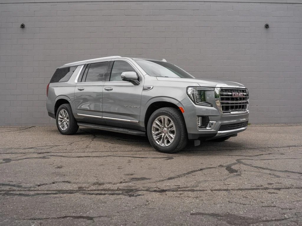 Used 2023 Sterling Metallic GMC SLT image 9
