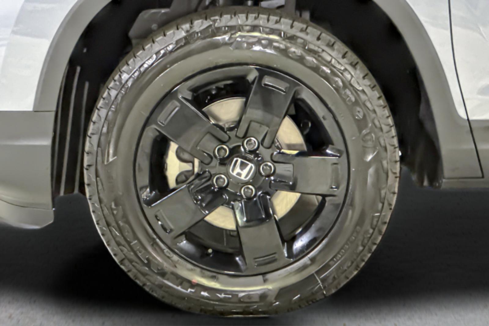 New 2026 Sonic Gray Pearl Honda Black Edition image 24