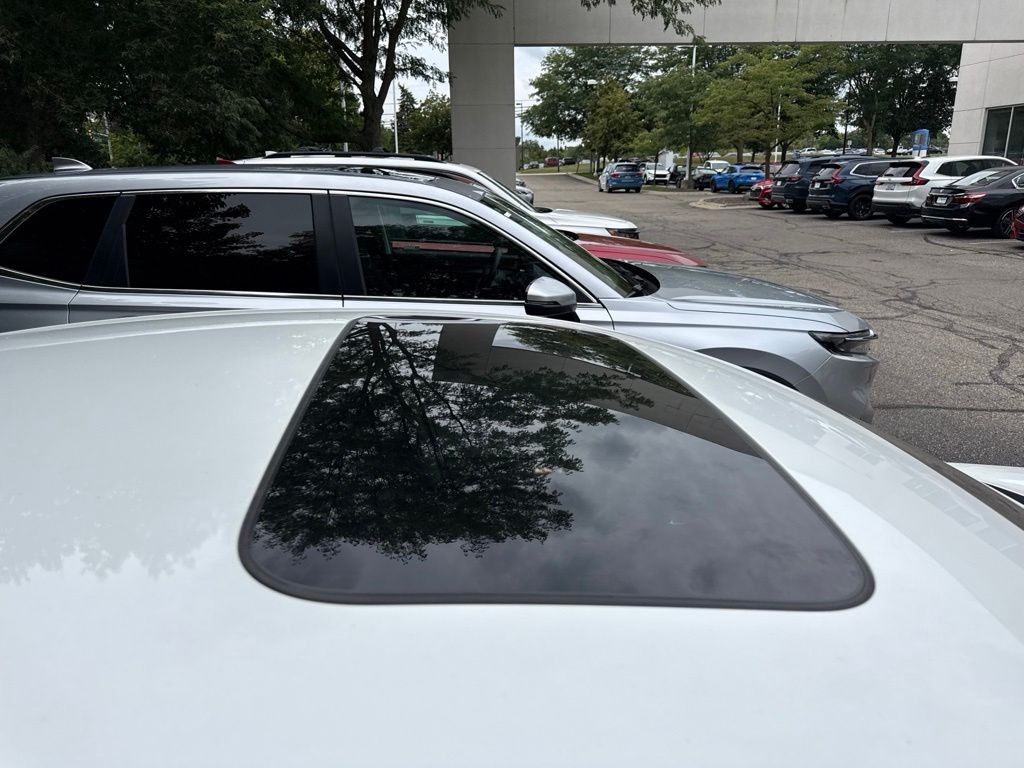 Certified Used 2025 Platinum White Pearl Honda 1.5T SE image 8