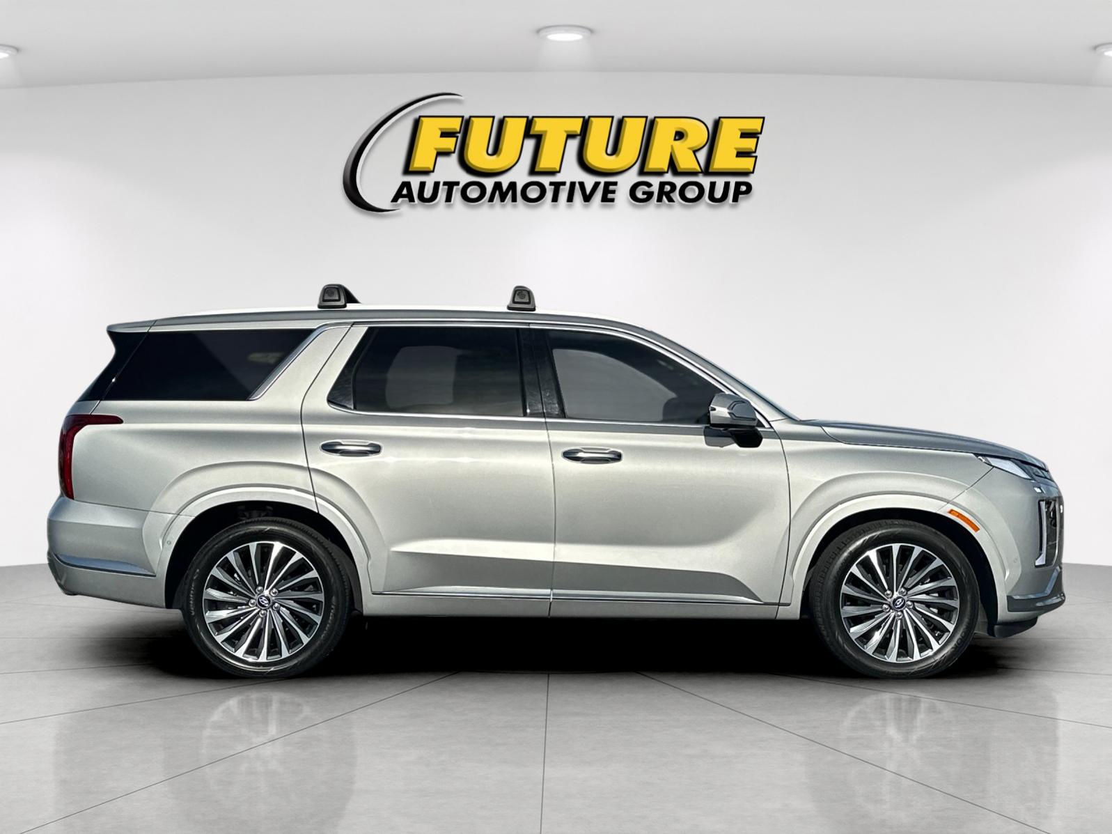 Used 2024 Silver Hyundai Calligraphy image 2