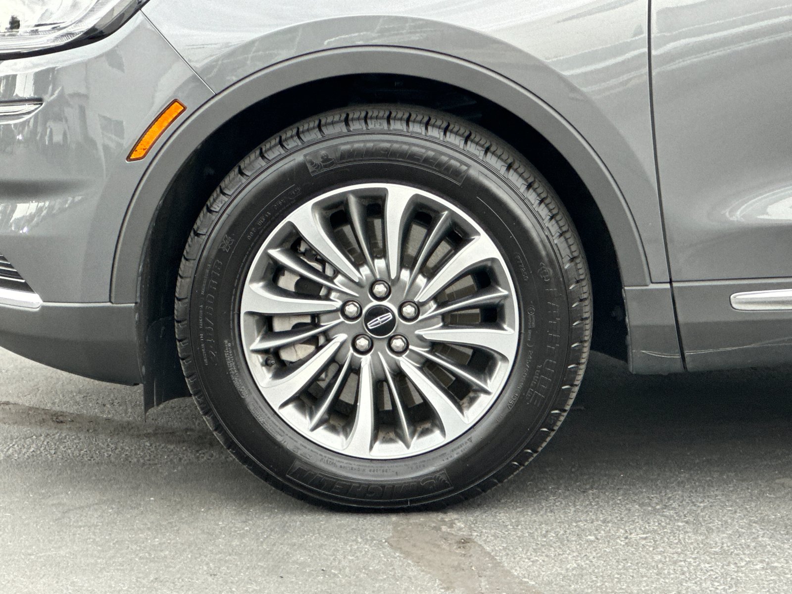 Used 2023 Gray Lincoln Standard image 25