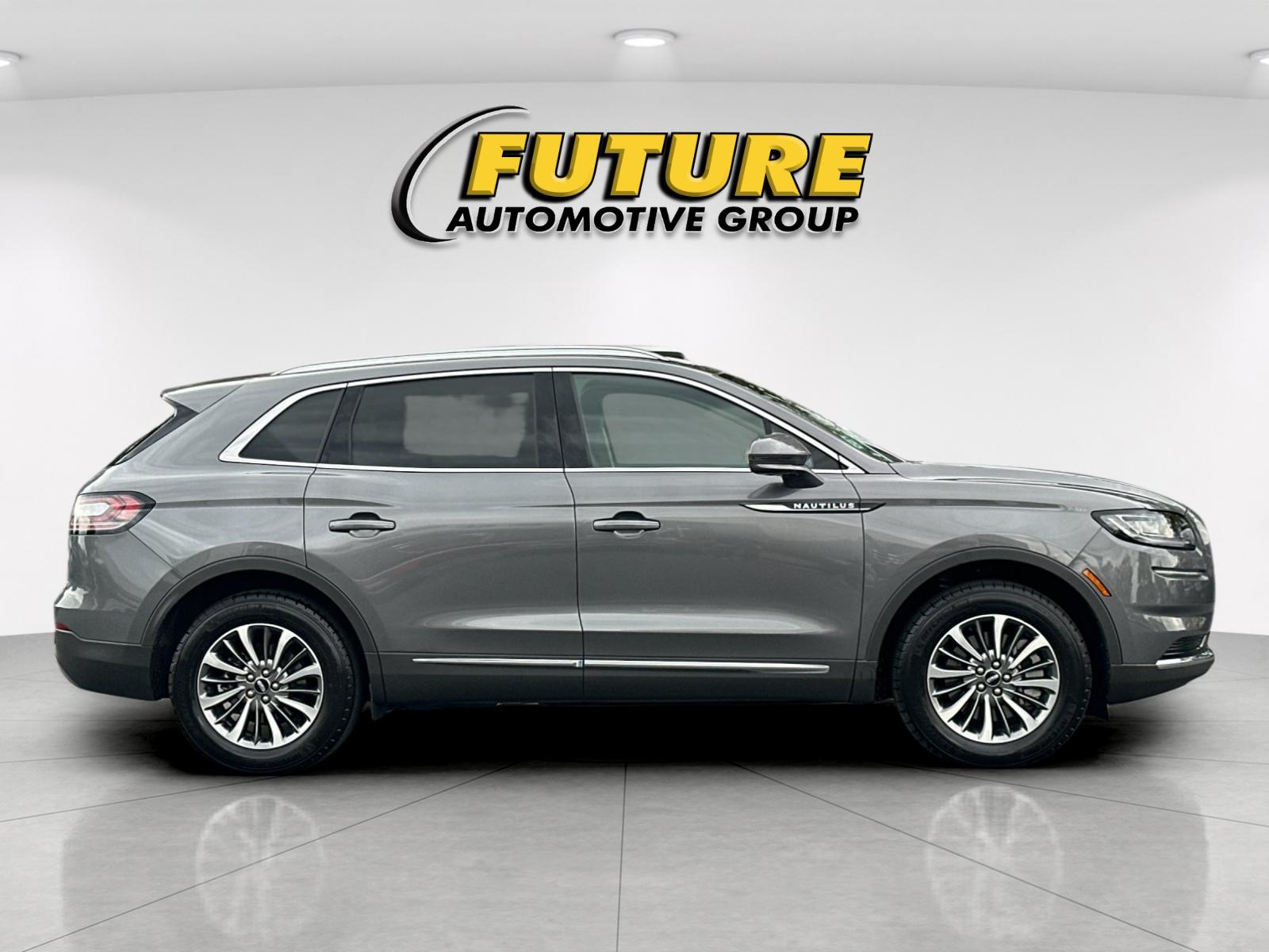 Used 2023 Gray Lincoln Standard image 2