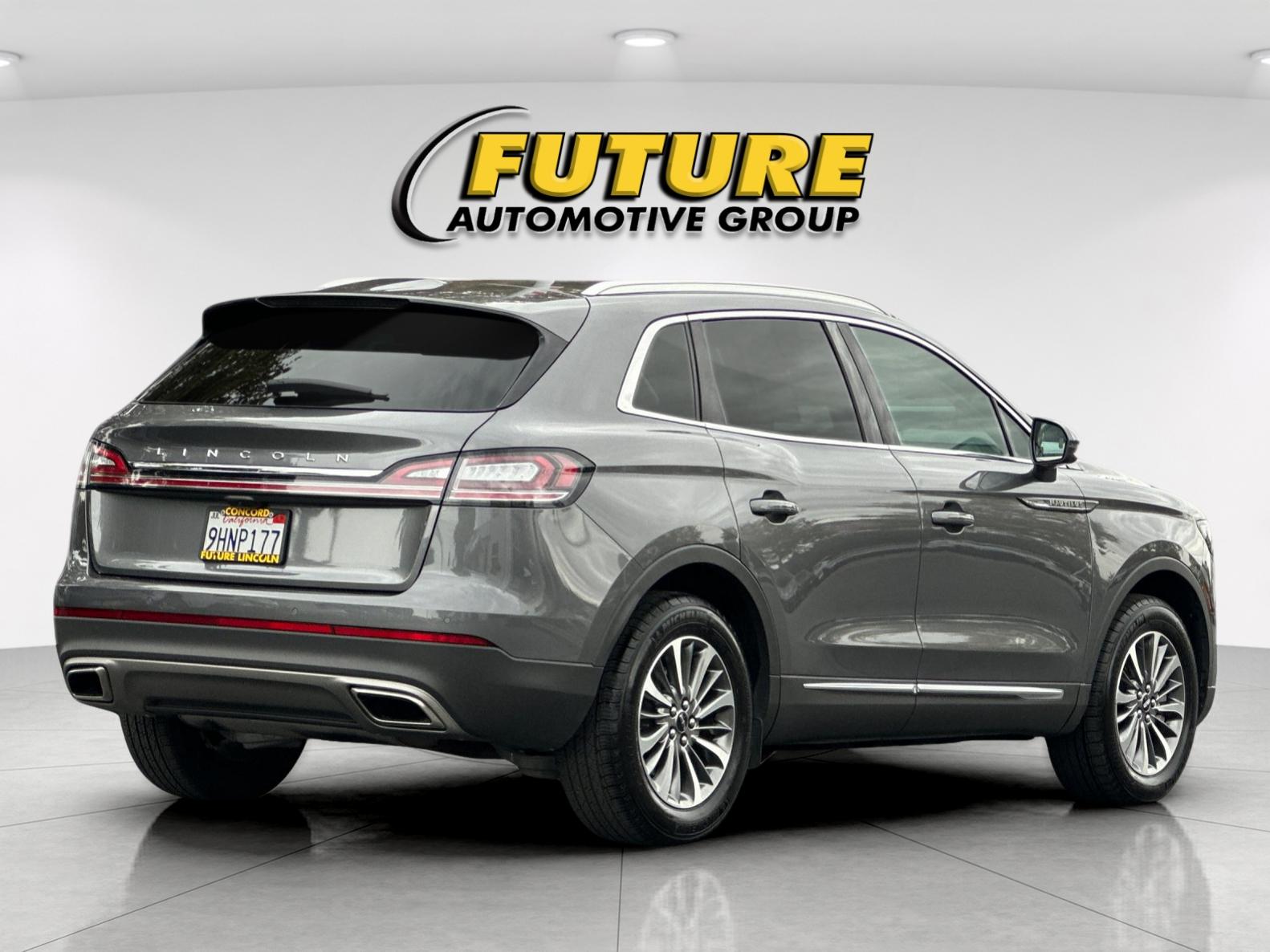 Used 2023 Gray Lincoln Standard image 3
