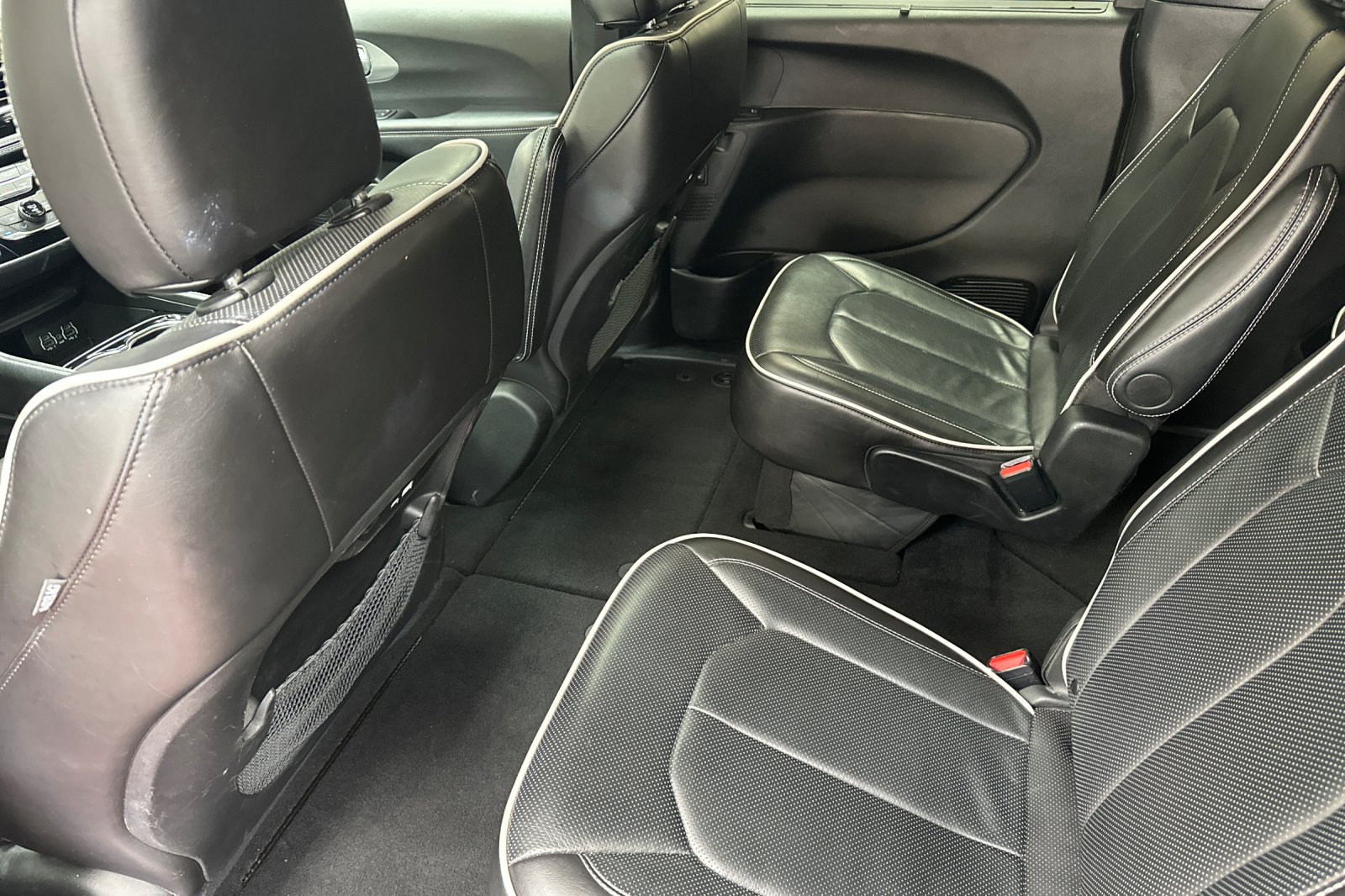 Used 2025 Black Chrysler Limited image 16