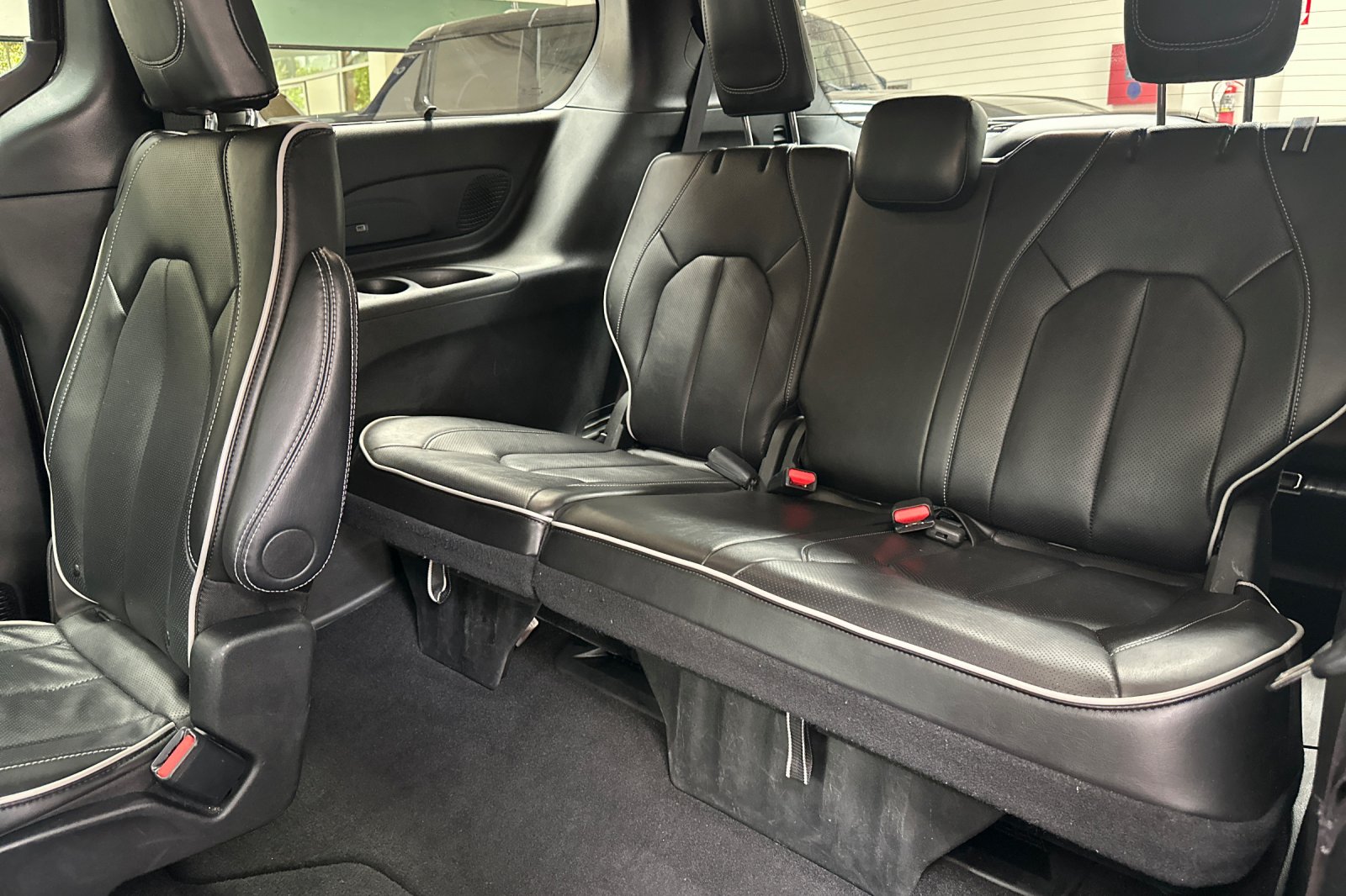 Used 2025 Black Chrysler Limited image 20