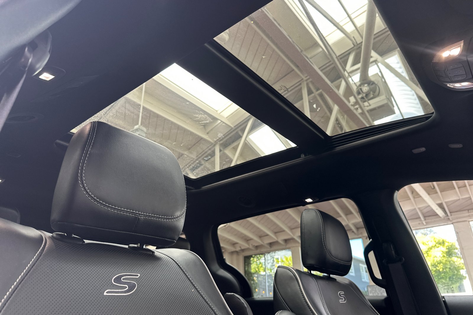 Used 2025 Black Chrysler Limited image 23