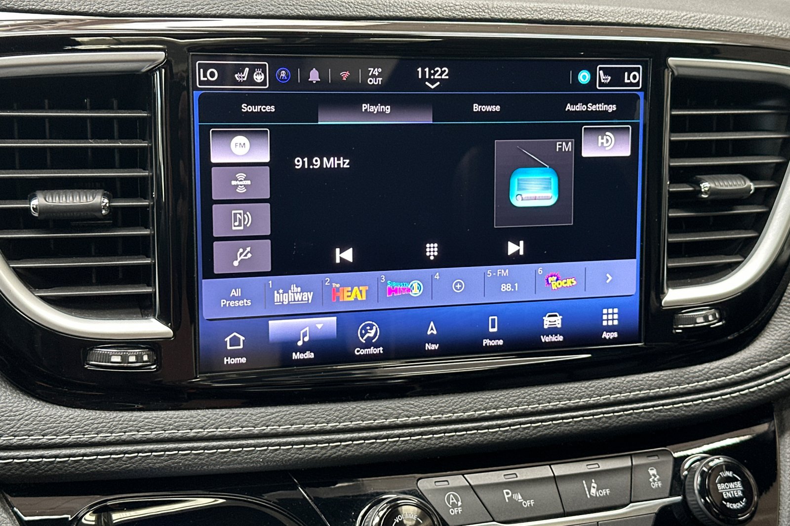 Used 2025 Black Chrysler Limited image 25