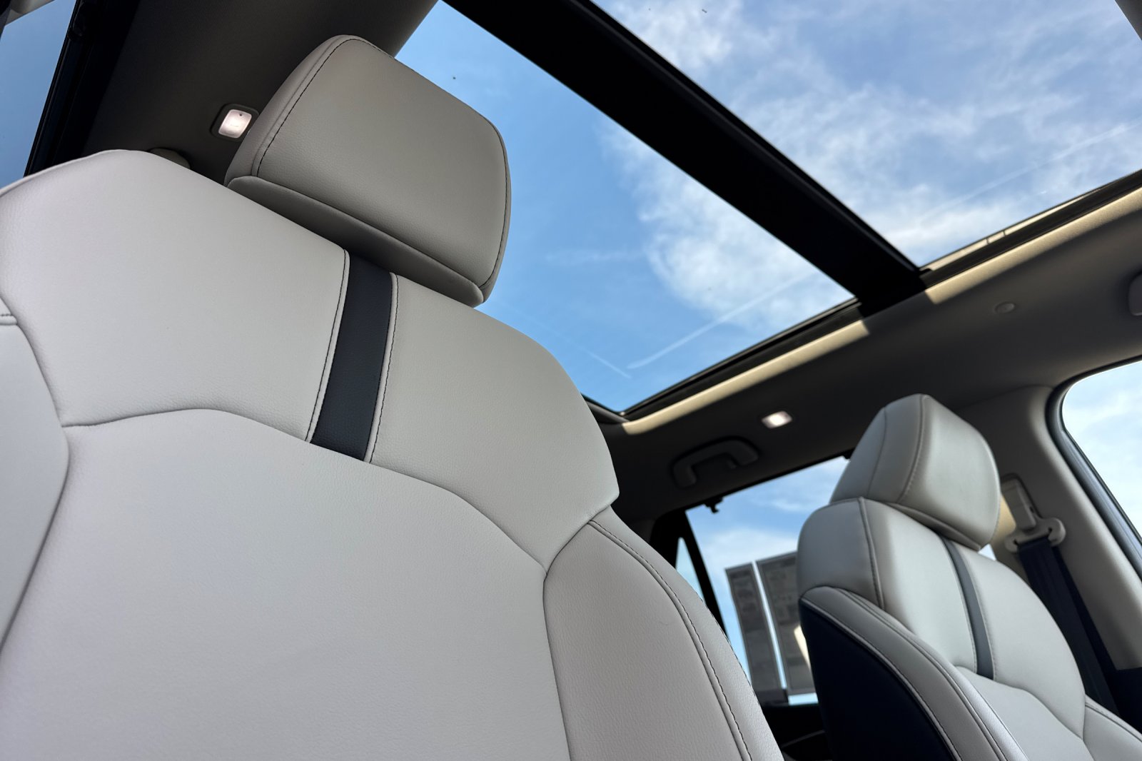 New 2026 Solar Silver Metallic Honda Touring image 19
