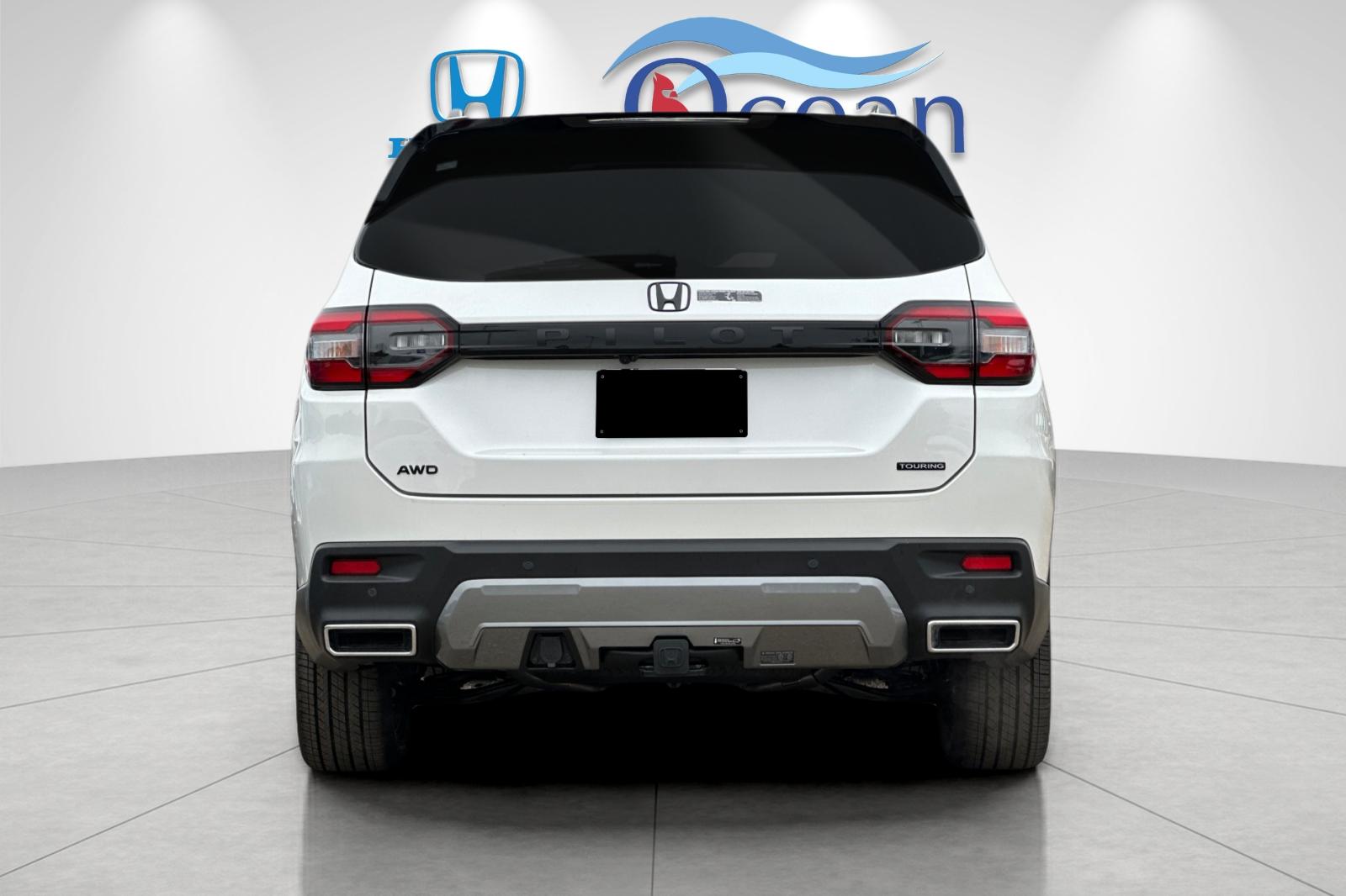 New 2026 Solar Silver Metallic Honda Touring image 4