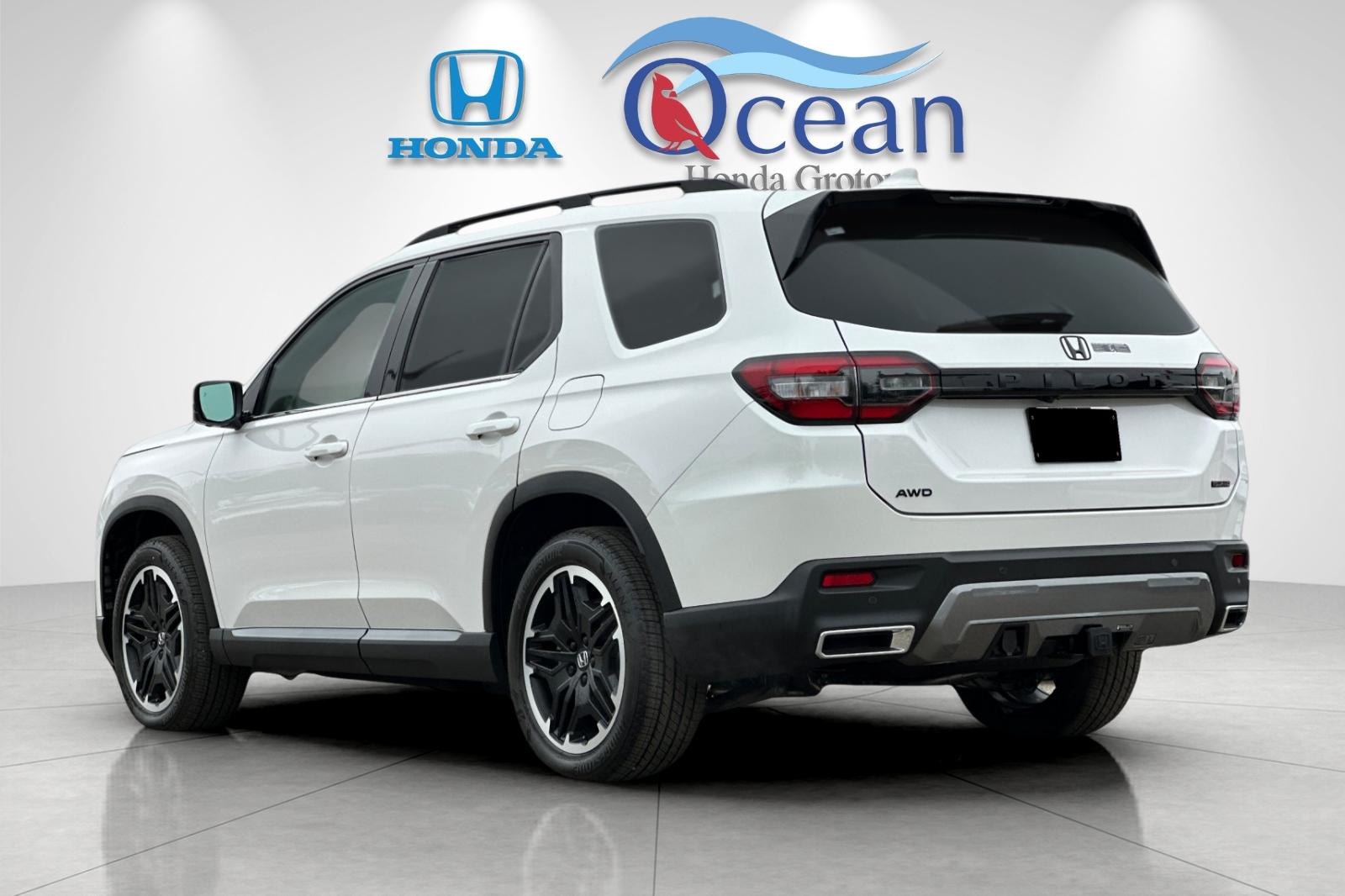 New 2026 Solar Silver Metallic Honda Touring image 3
