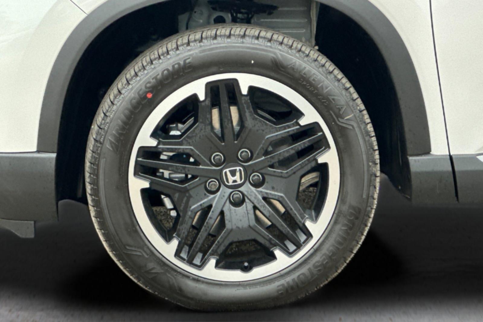 New 2026 Solar Silver Metallic Honda Touring image 34