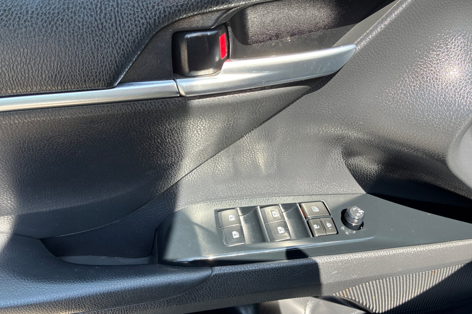 Used 2018 Celestial Silver Metallic Toyota LE image 12