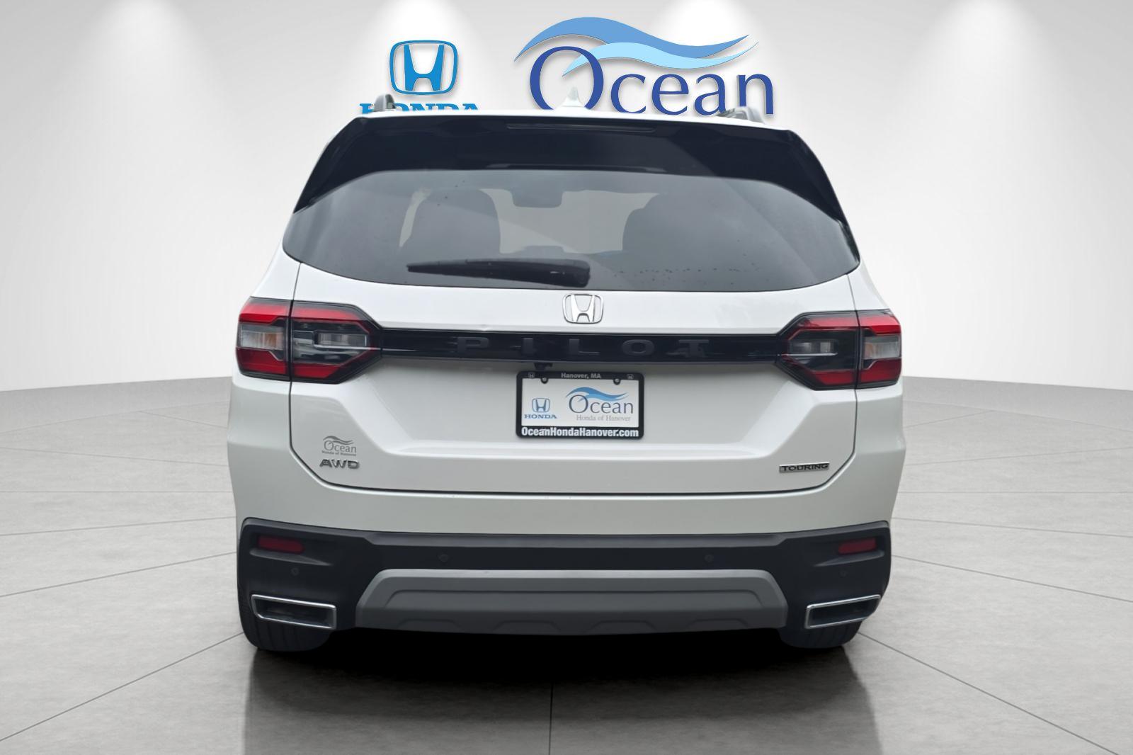 Used 2025 Platinum White Pearl Honda Touring image 4
