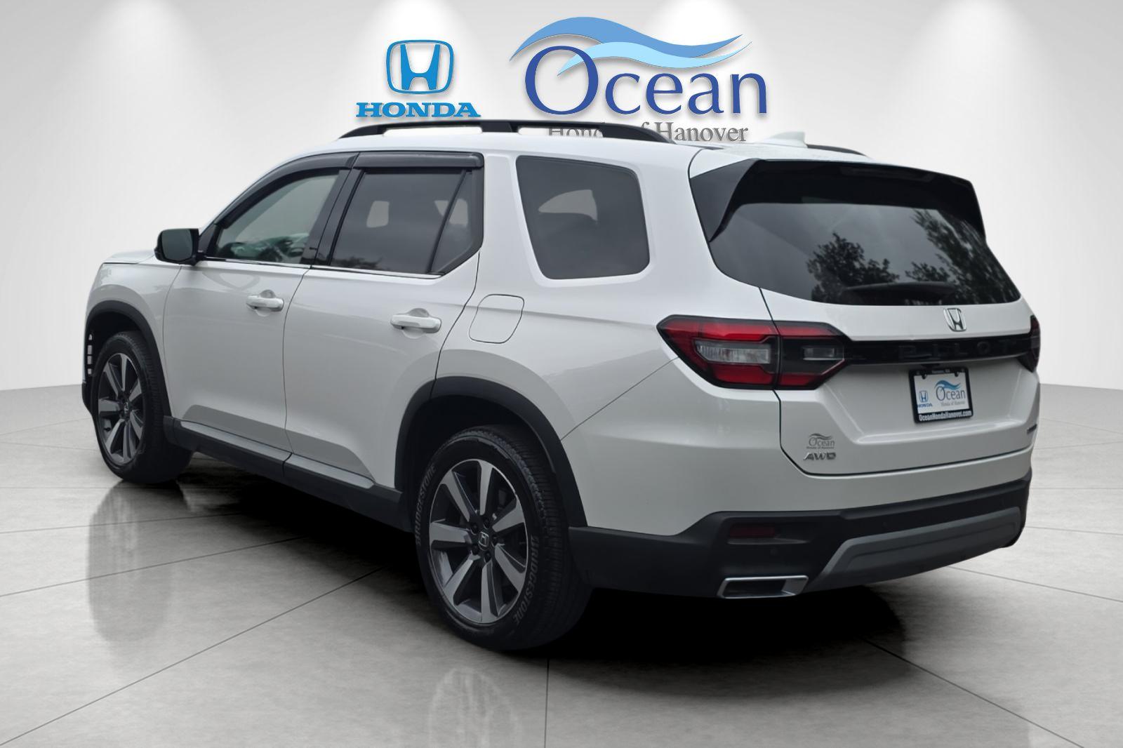 Used 2025 Platinum White Pearl Honda Touring image 5