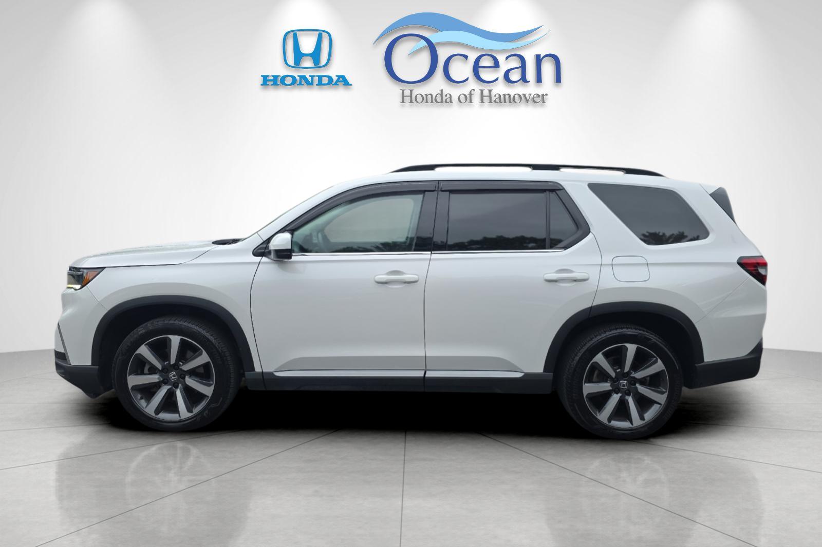 Used 2025 Platinum White Pearl Honda Touring image 6