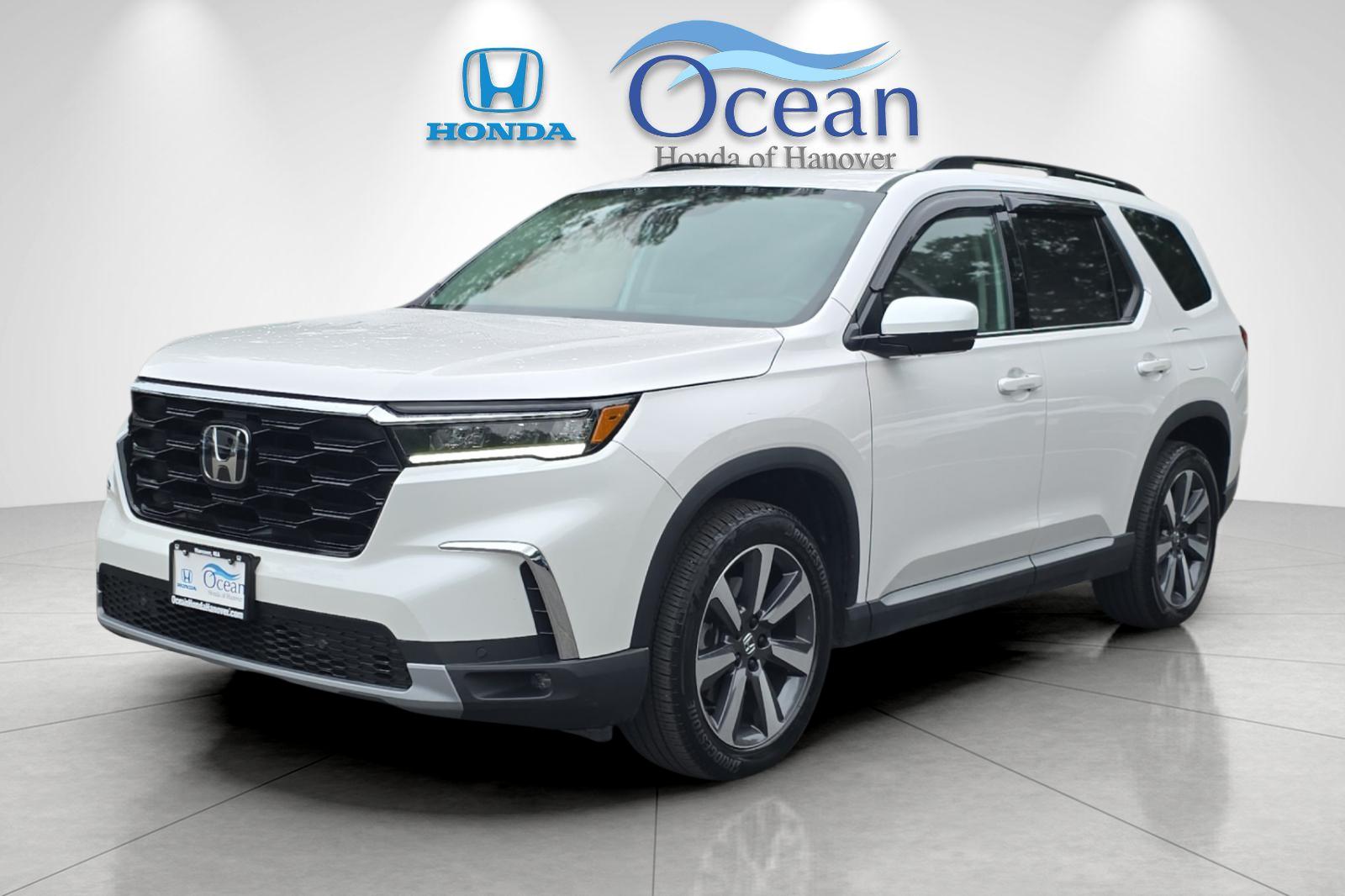 Used 2025 Platinum White Pearl Honda Touring image 7