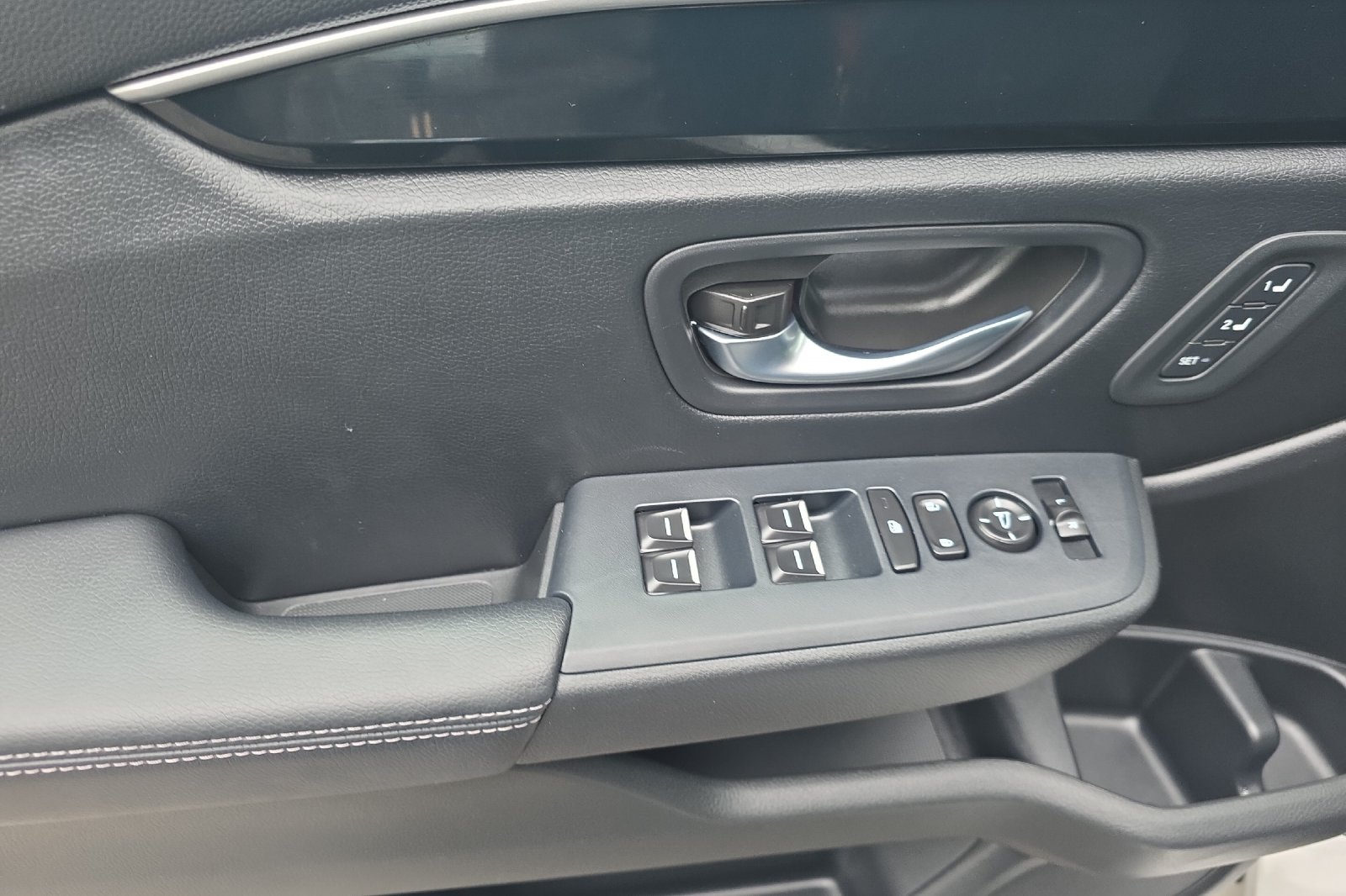 Used 2025 Platinum White Pearl Honda Touring image 12