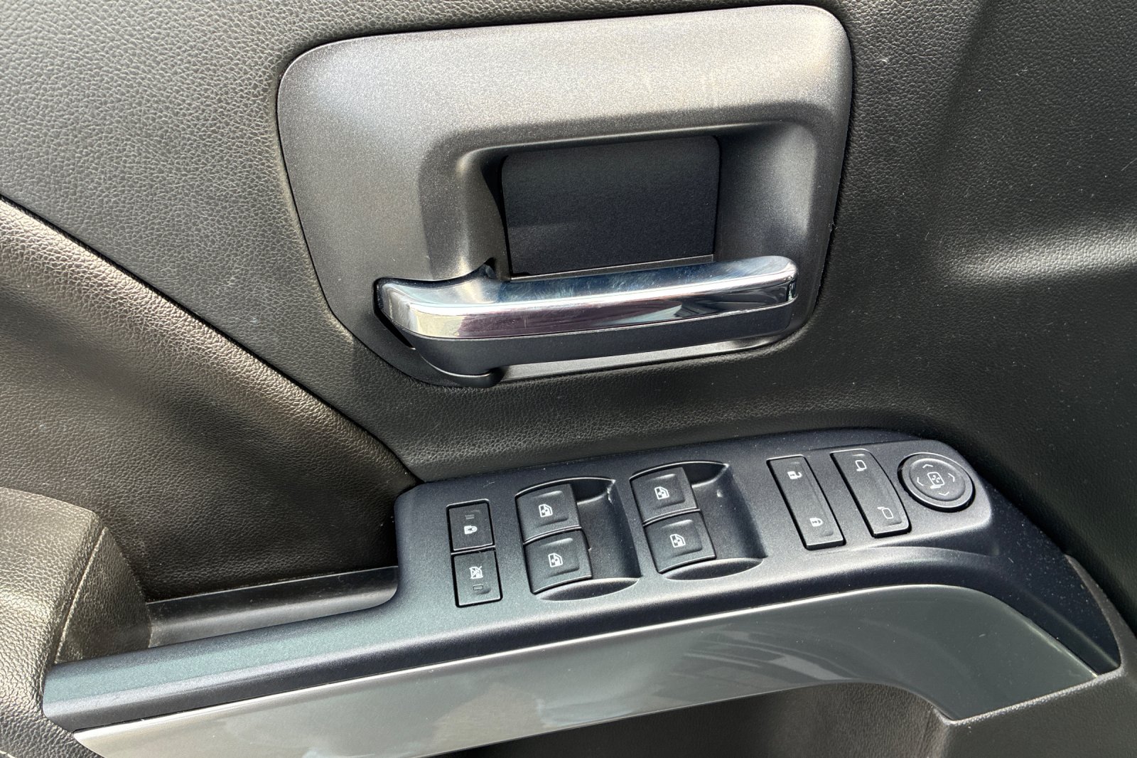 Used 2016 Black Chevrolet LT image 12