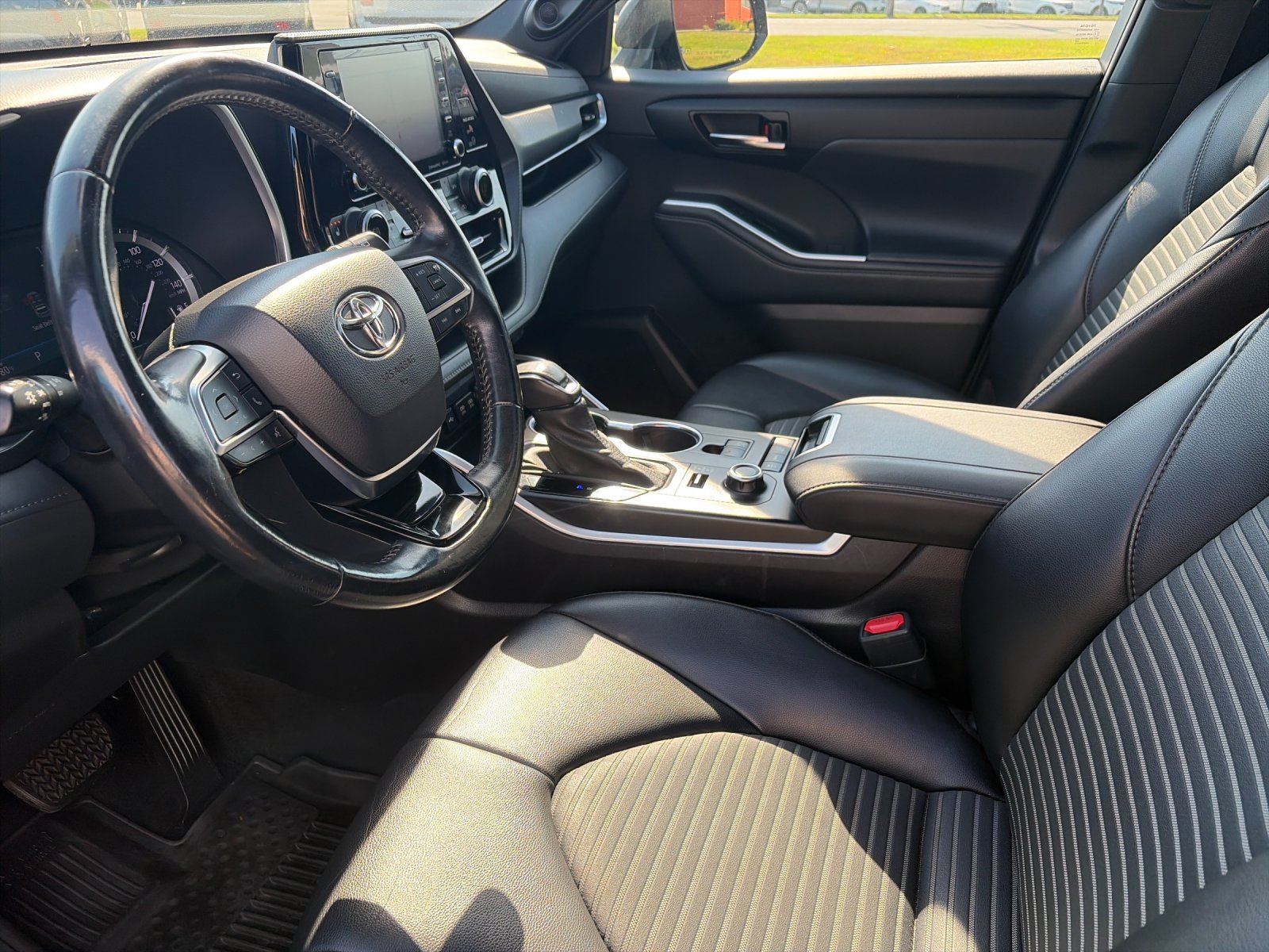 Used 2021 Midnight Black Metallic Toyota XSE image 11