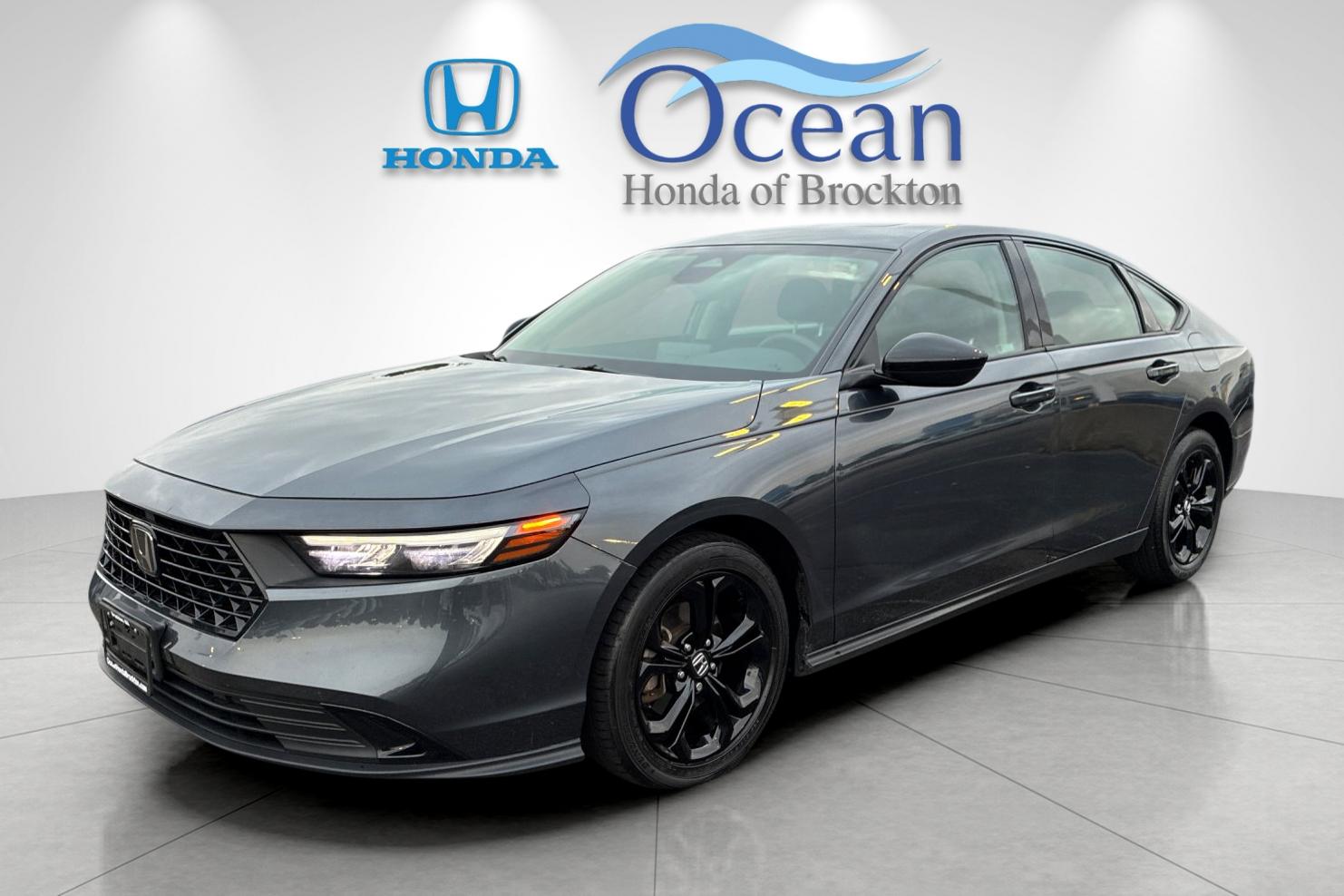 Used 2025 Meteorite Gray Metallic Honda SE image 6