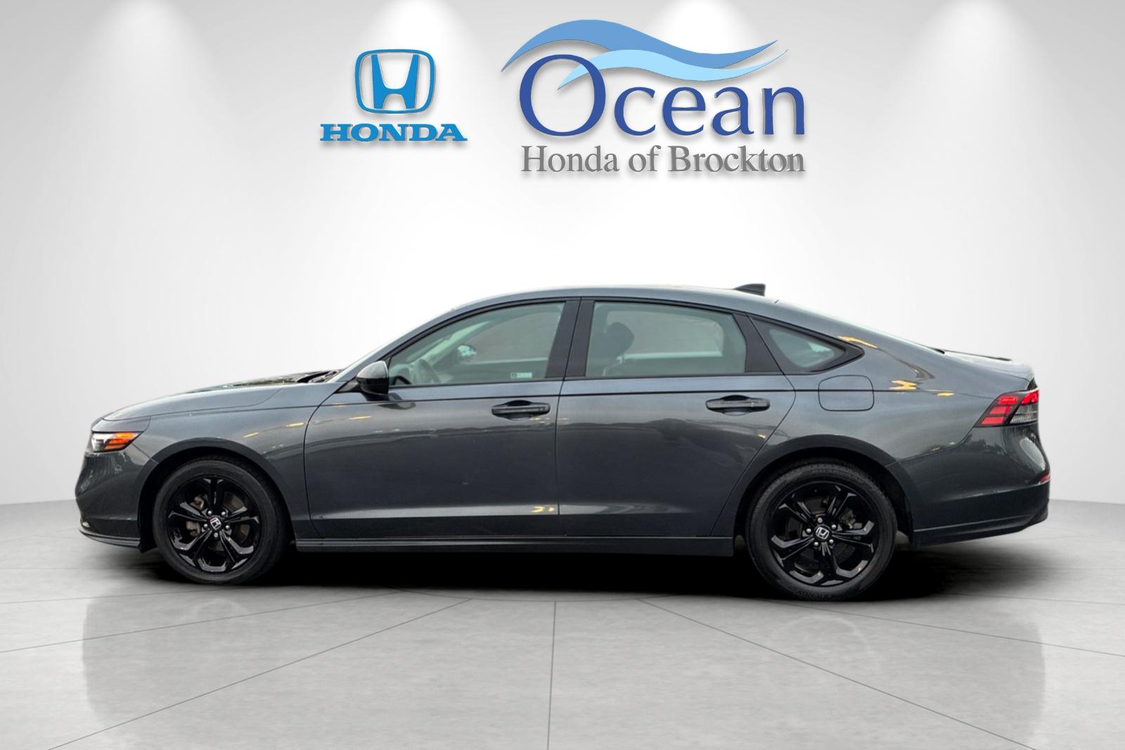 Used 2025 Meteorite Gray Metallic Honda SE image 5