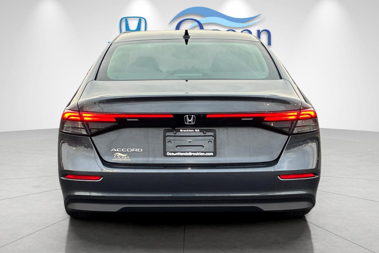 Used 2025 Meteorite Gray Metallic Honda SE image 3
