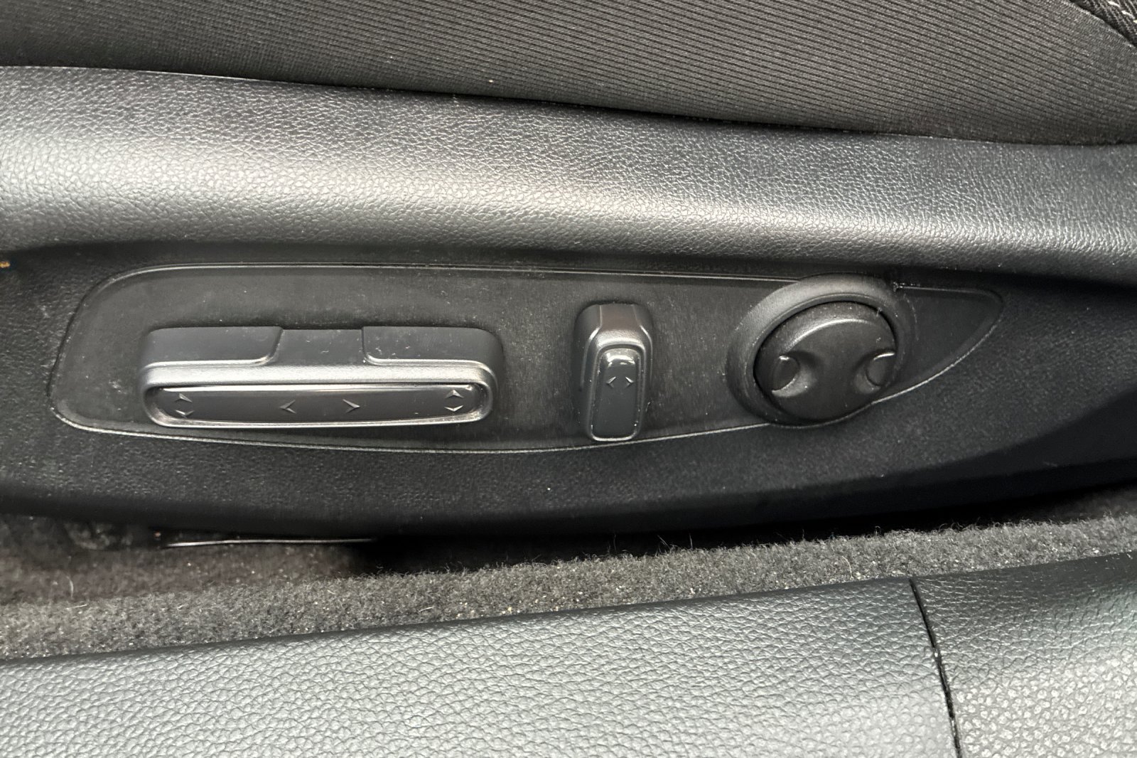 Used 2025 Meteorite Gray Metallic Honda SE image 8