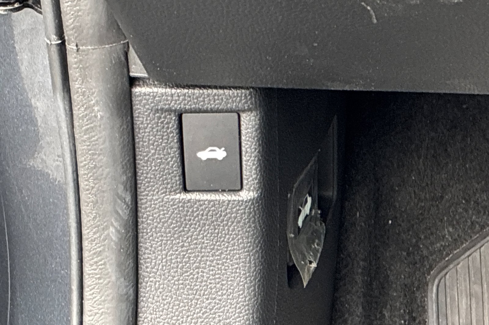 Used 2025 Meteorite Gray Metallic Honda SE image 37