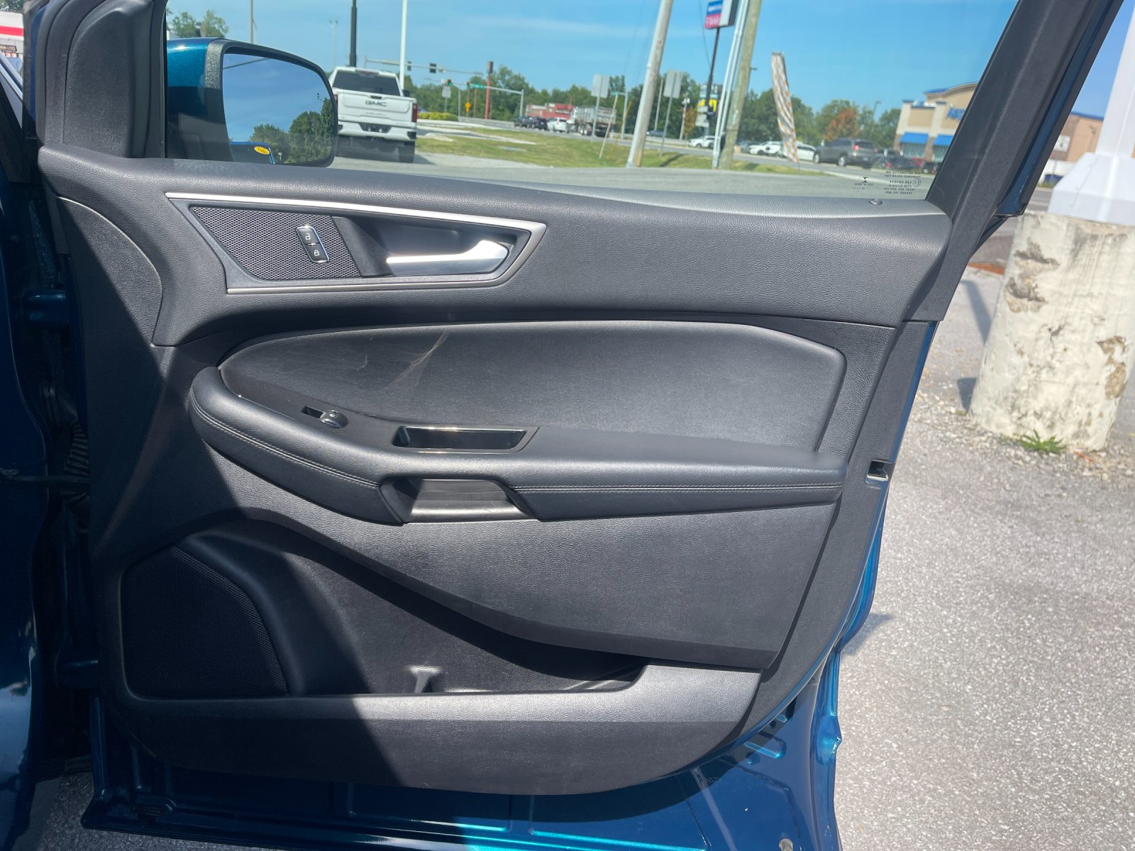 Used 2020 Green Ford SEL image 21