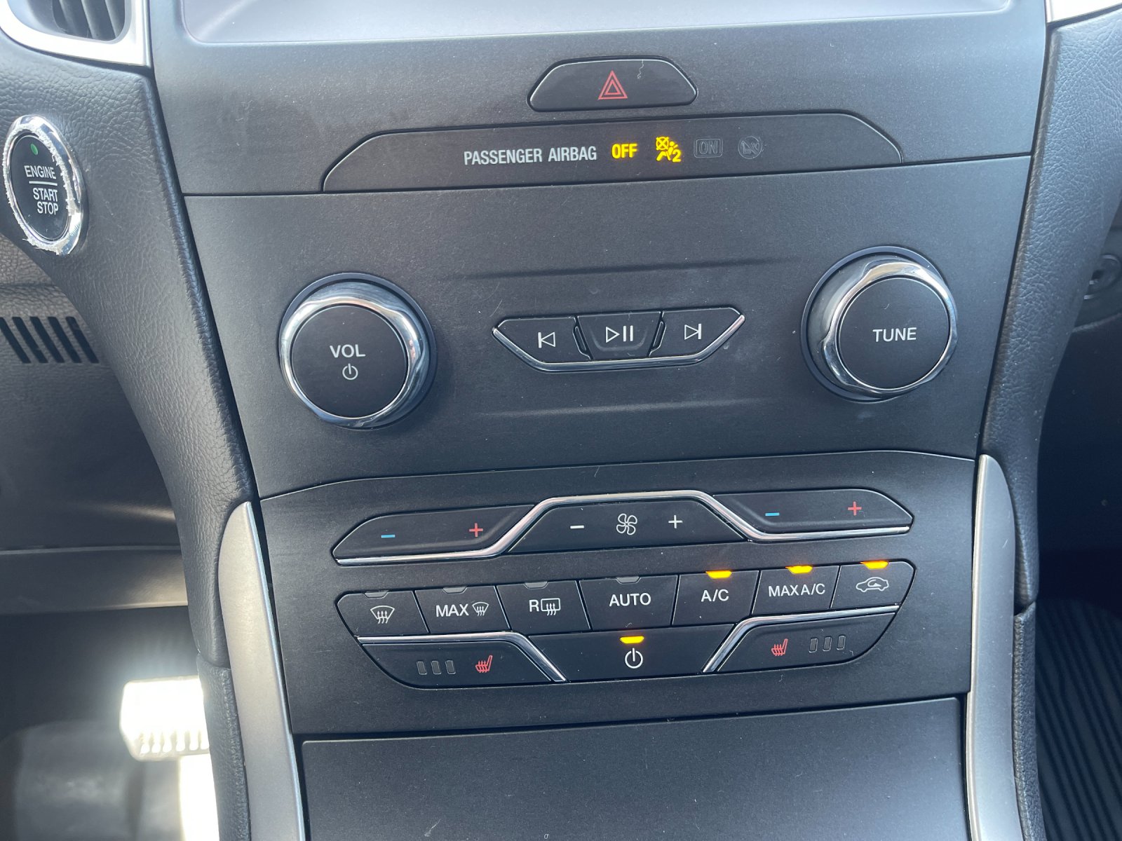 Used 2020 Green Ford SEL image 24