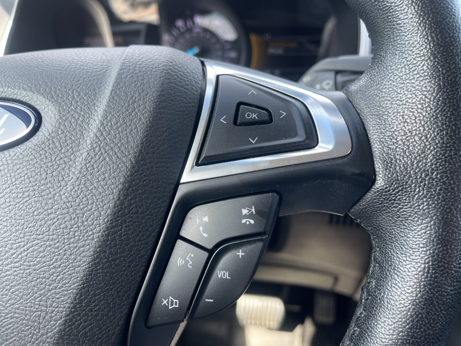 Used 2020 Green Ford SEL image 29