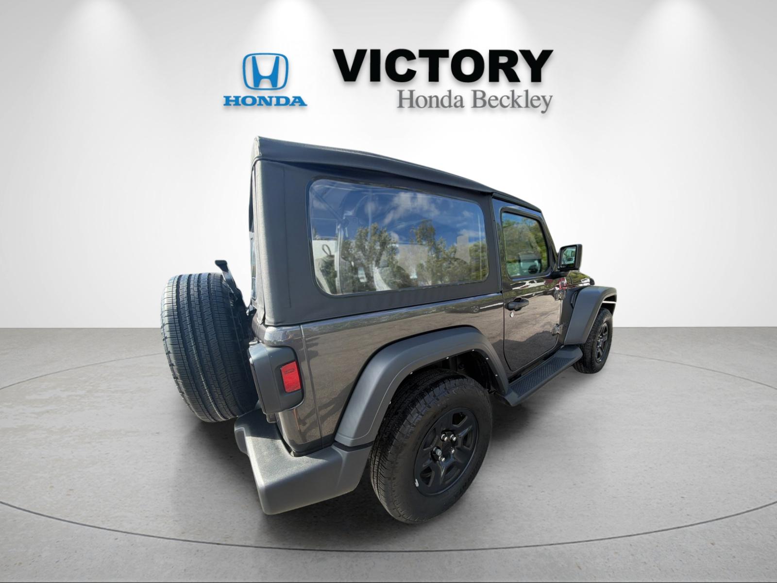 Used 2025 Crystal Metallic Jeep Sport image 5