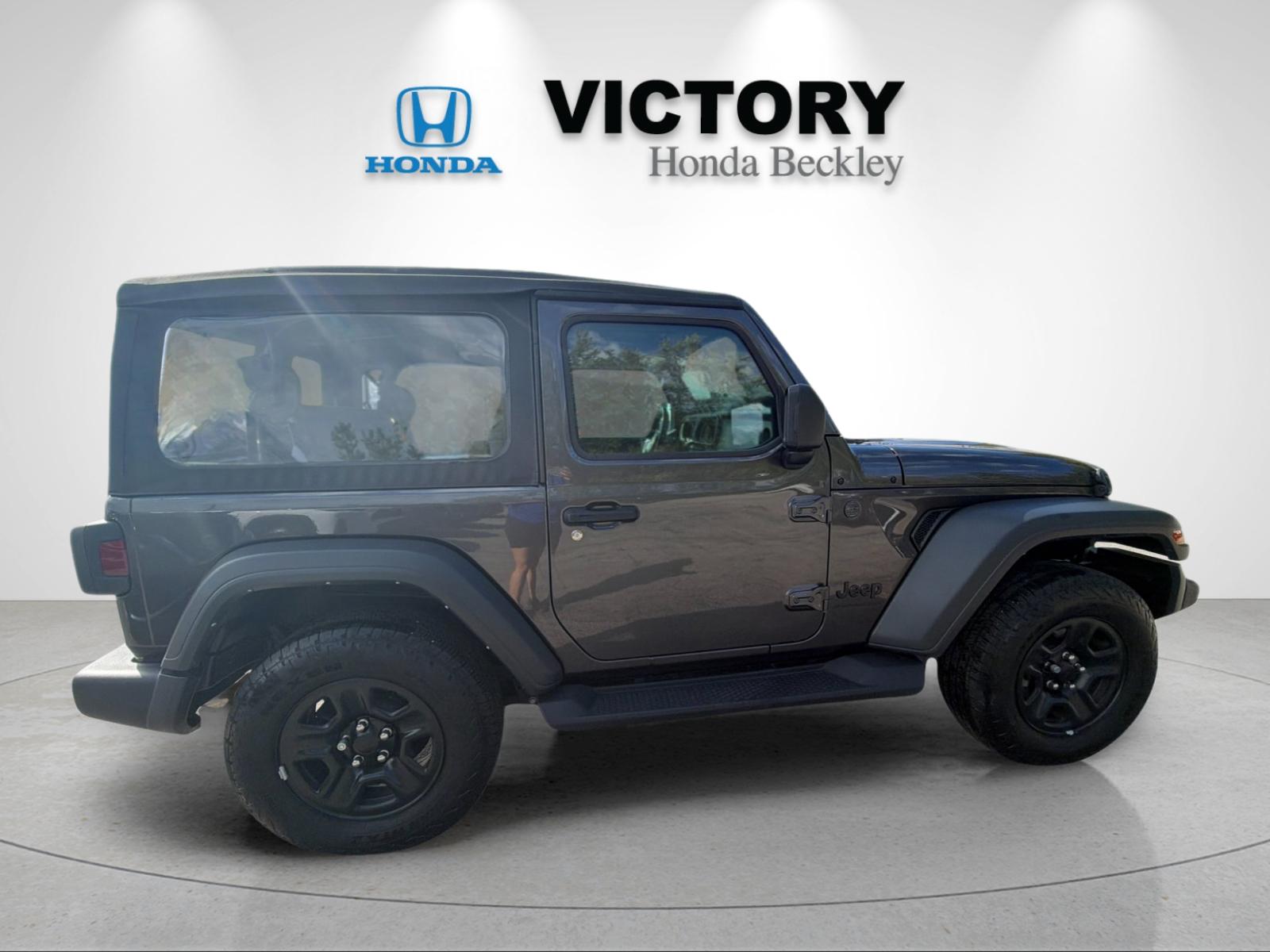 Used 2025 Crystal Metallic Jeep Sport image 6