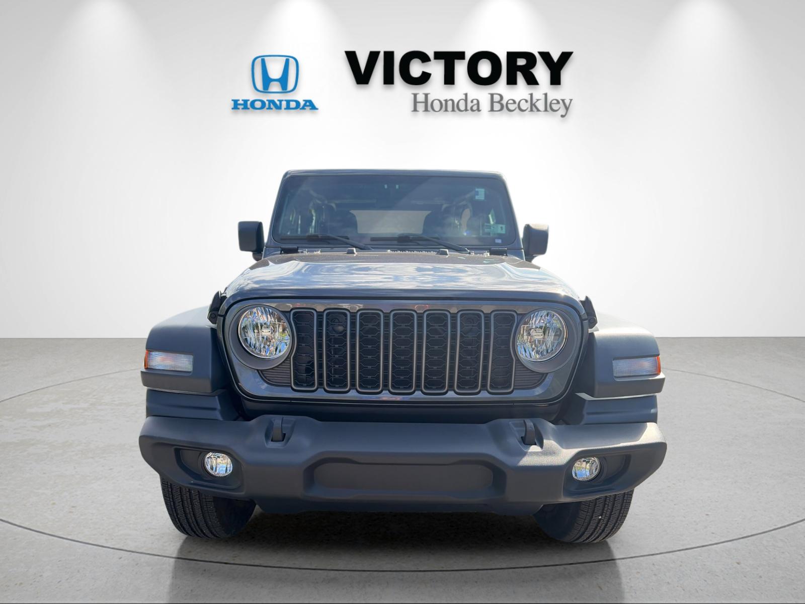 Used 2025 Crystal Metallic Jeep Sport image 8