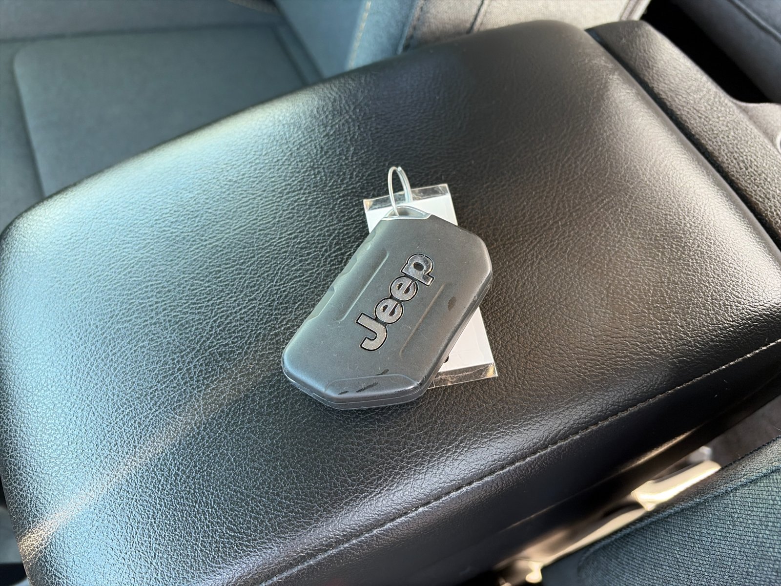 Used 2025 Crystal Metallic Jeep Sport image 10
