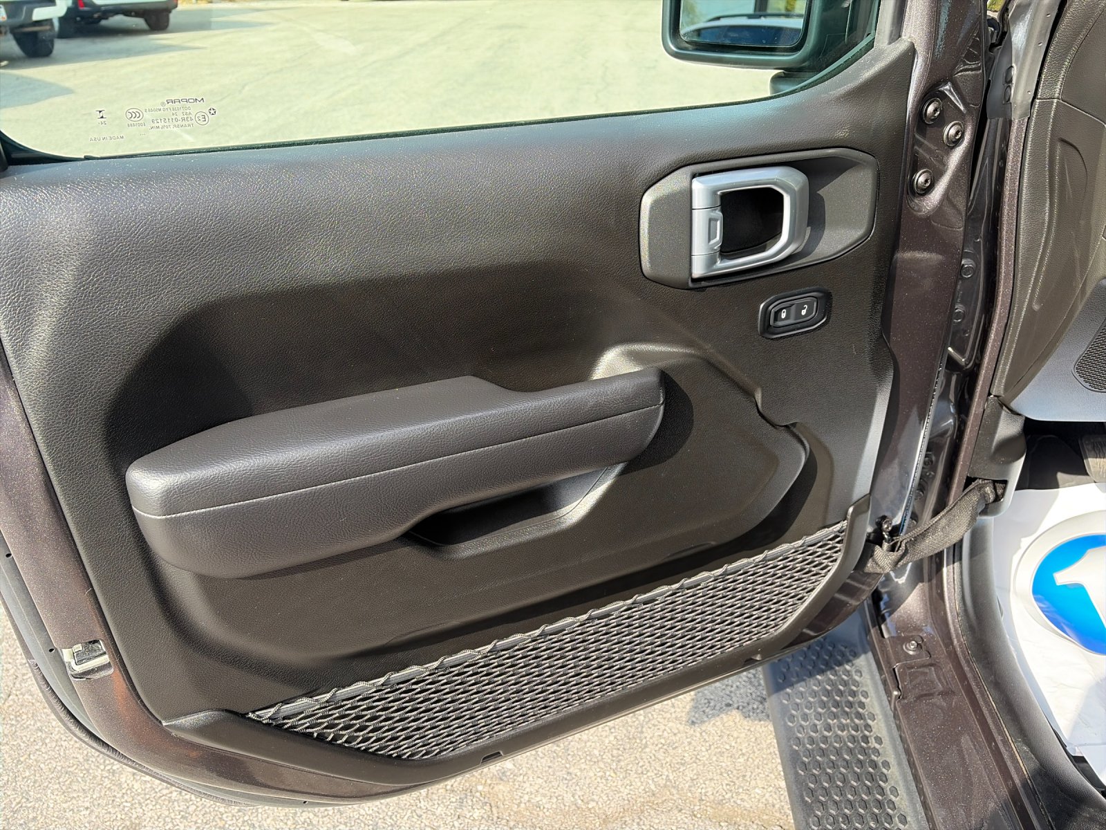 Used 2025 Crystal Metallic Jeep Sport image 12