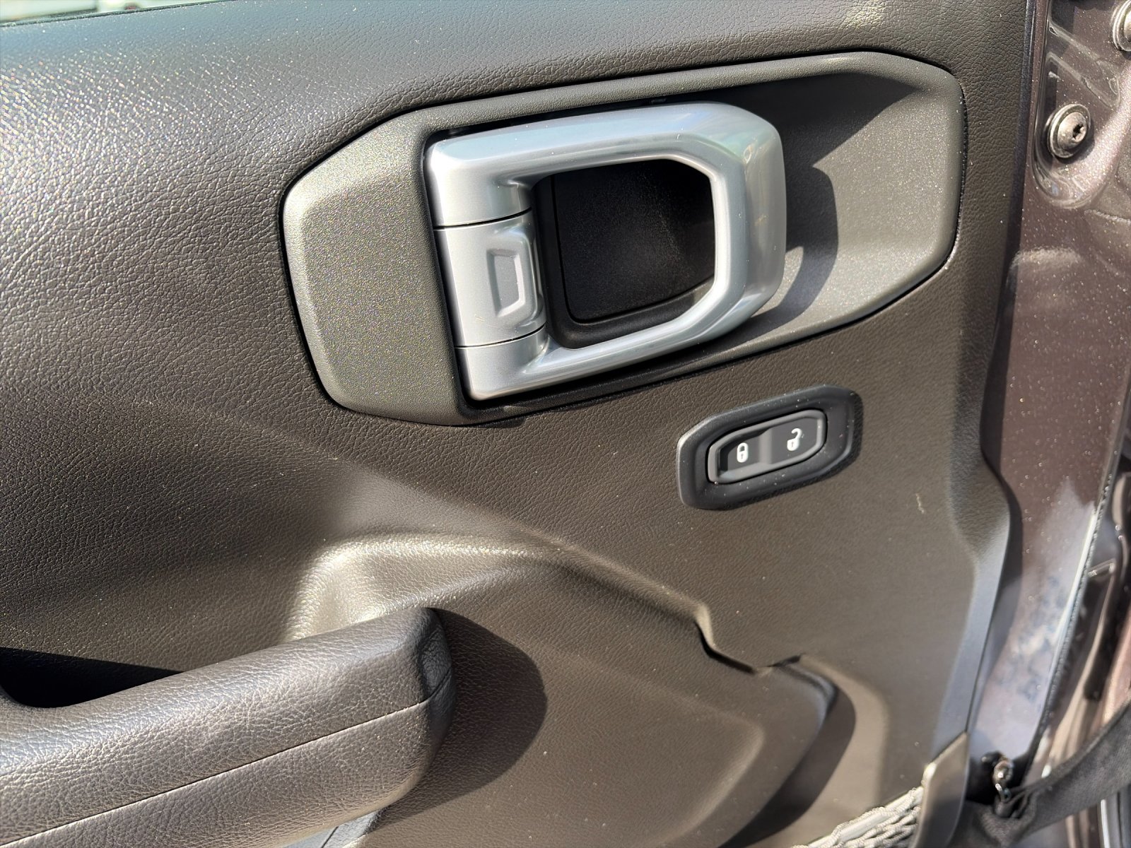 Used 2025 Crystal Metallic Jeep Sport image 13