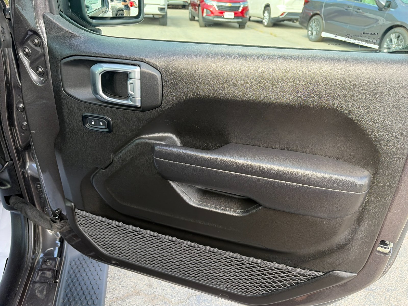 Used 2025 Crystal Metallic Jeep Sport image 20