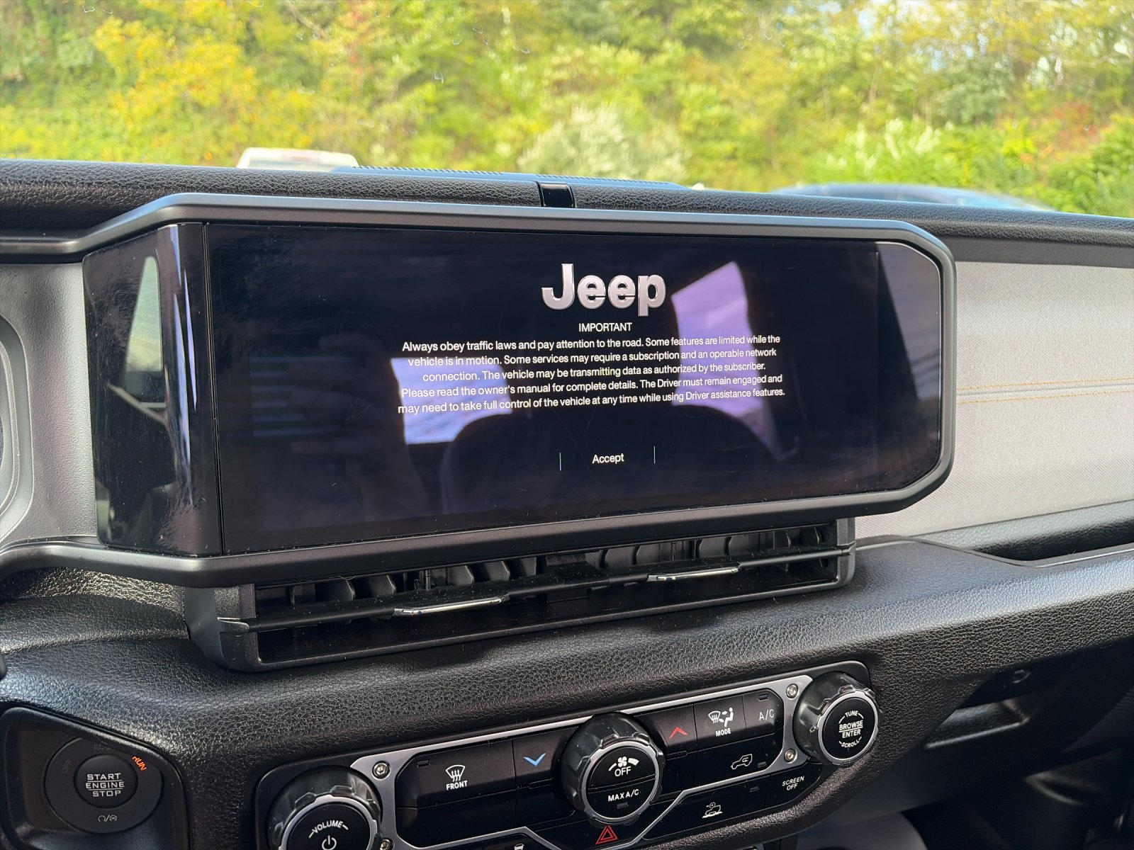 Used 2025 Crystal Metallic Jeep Sport image 22