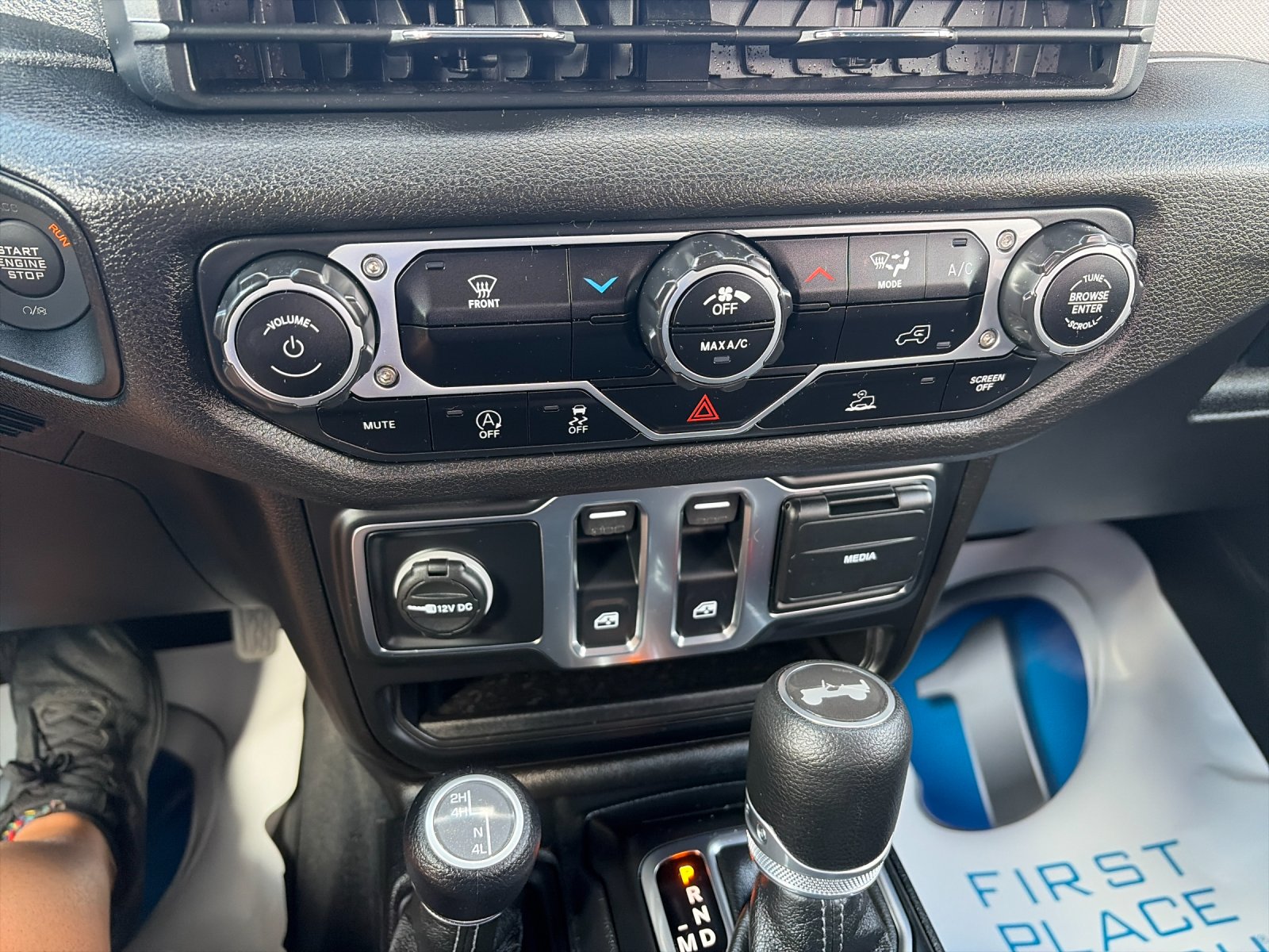 Used 2025 Crystal Metallic Jeep Sport image 24
