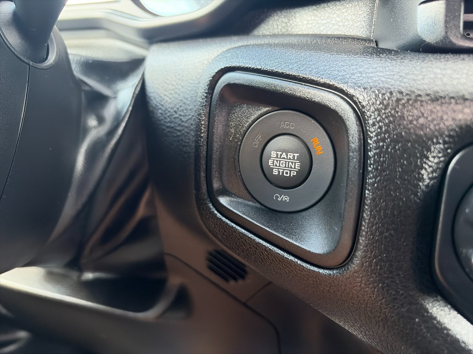 Used 2025 Crystal Metallic Jeep Sport image 26