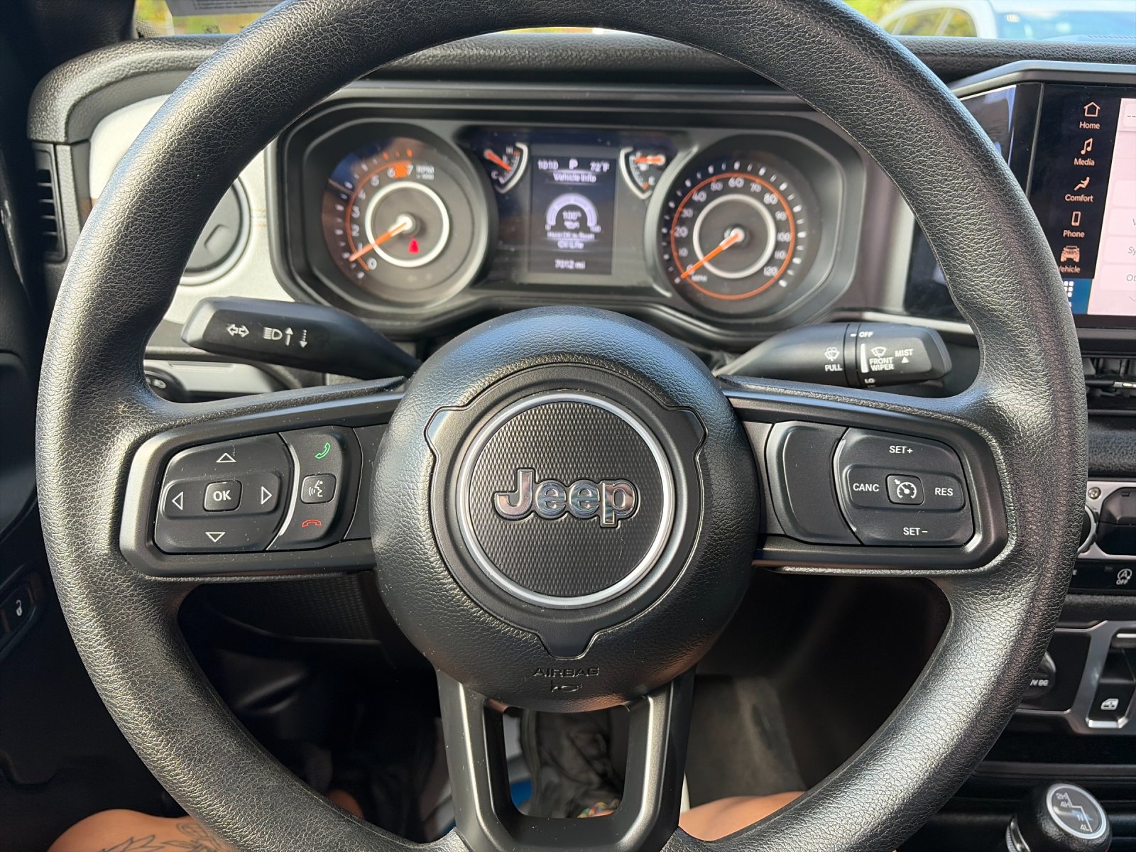 Used 2025 Crystal Metallic Jeep Sport image 27