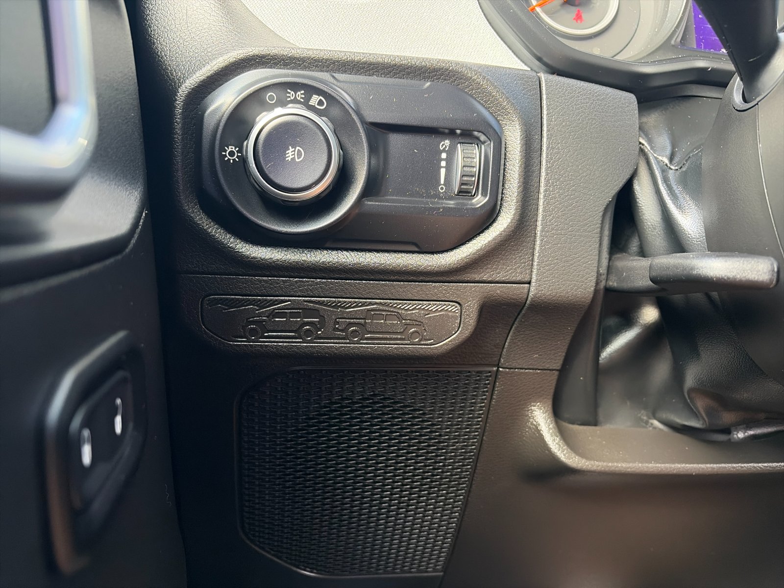 Used 2025 Crystal Metallic Jeep Sport image 32
