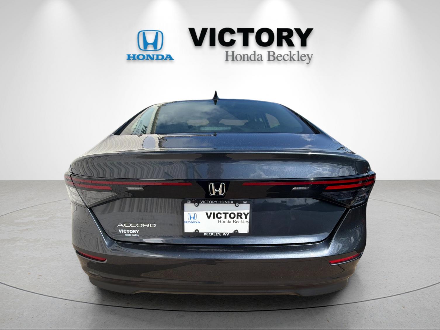 New 2026 Meteorite Gray Metallic Honda SE image 4