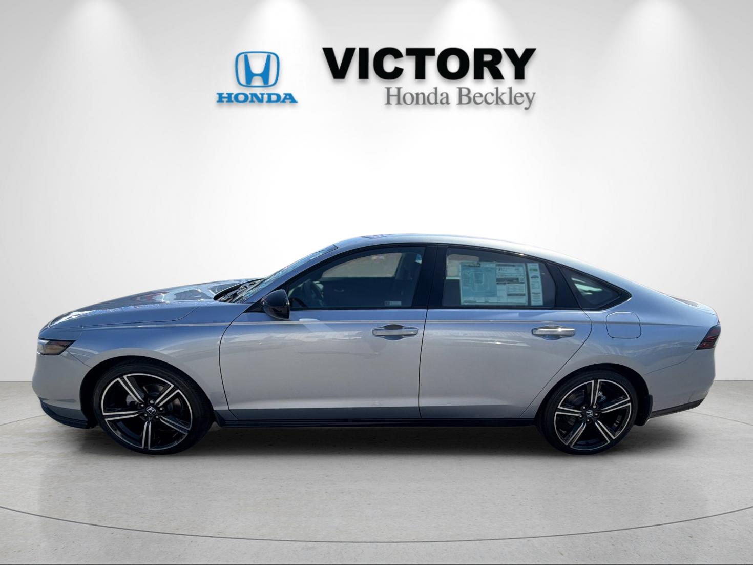 New 2026 Solar Silver Metallic Honda SE image 2