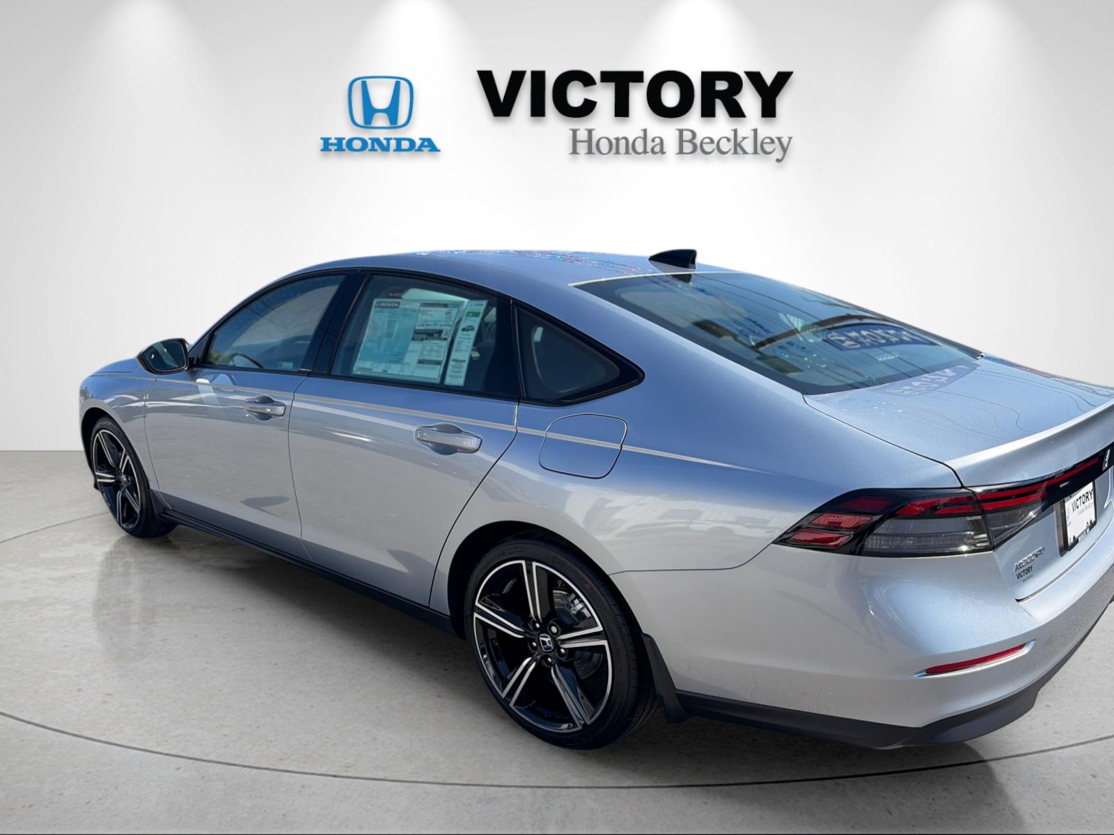 New 2026 Solar Silver Metallic Honda SE image 3