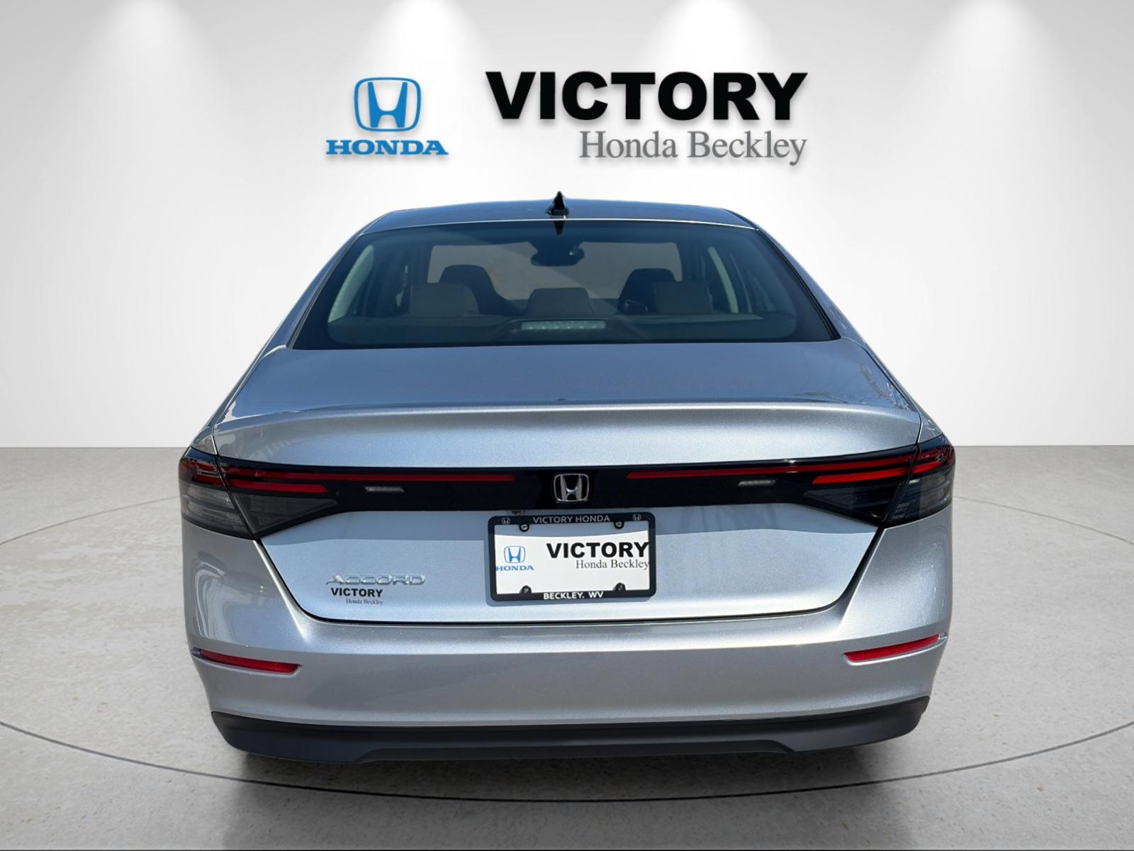 New 2026 Solar Silver Metallic Honda SE image 4