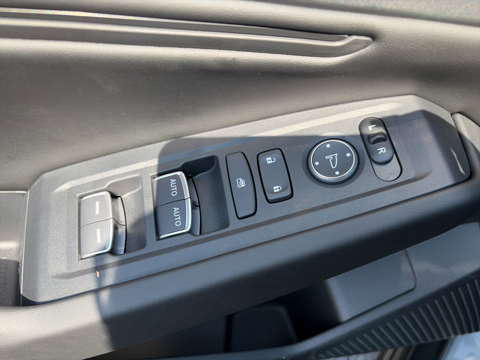 New 2026 Solar Silver Metallic Honda SE image 13