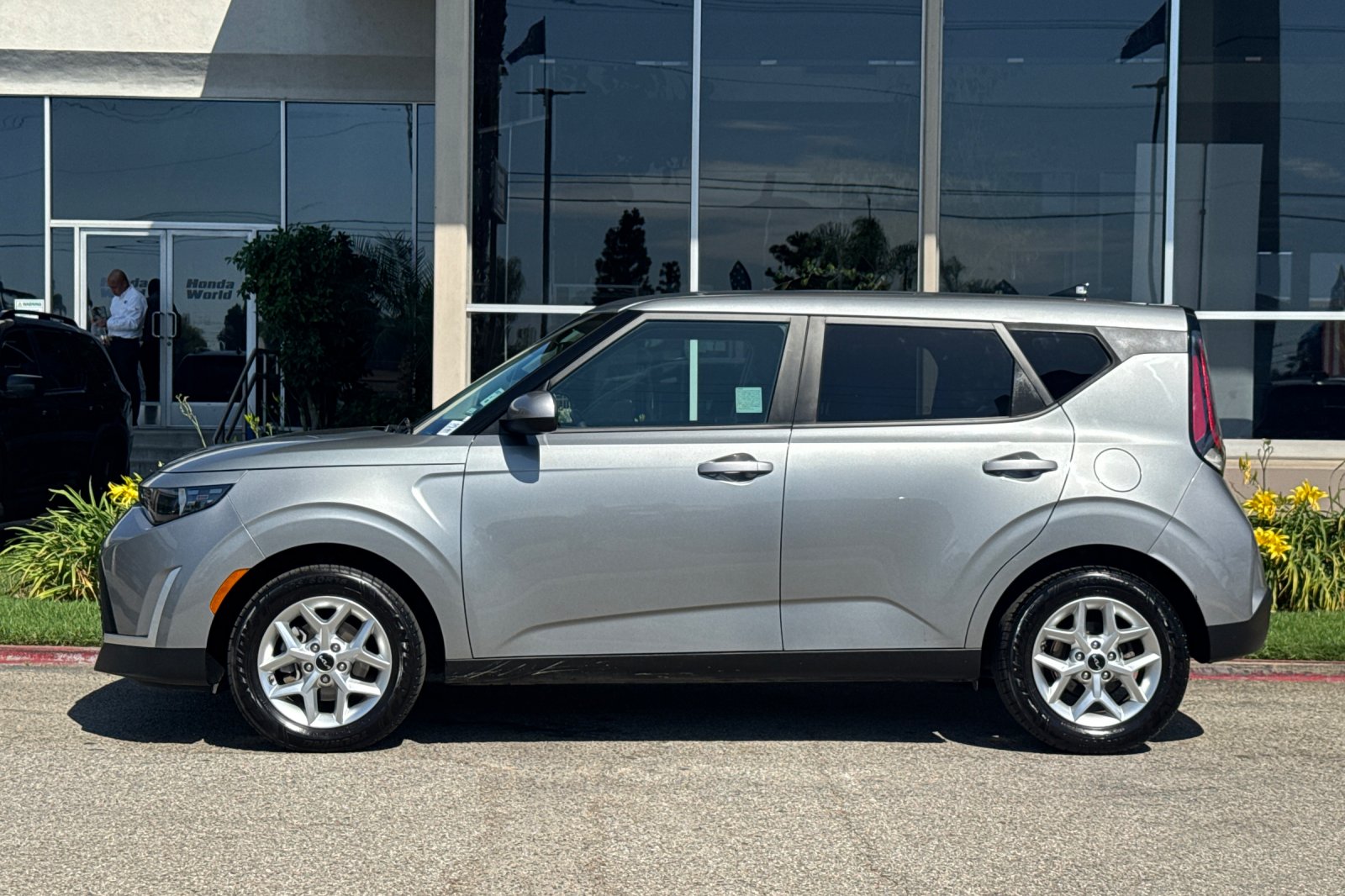 Used 2024 Steel Gray Kia LX image 7